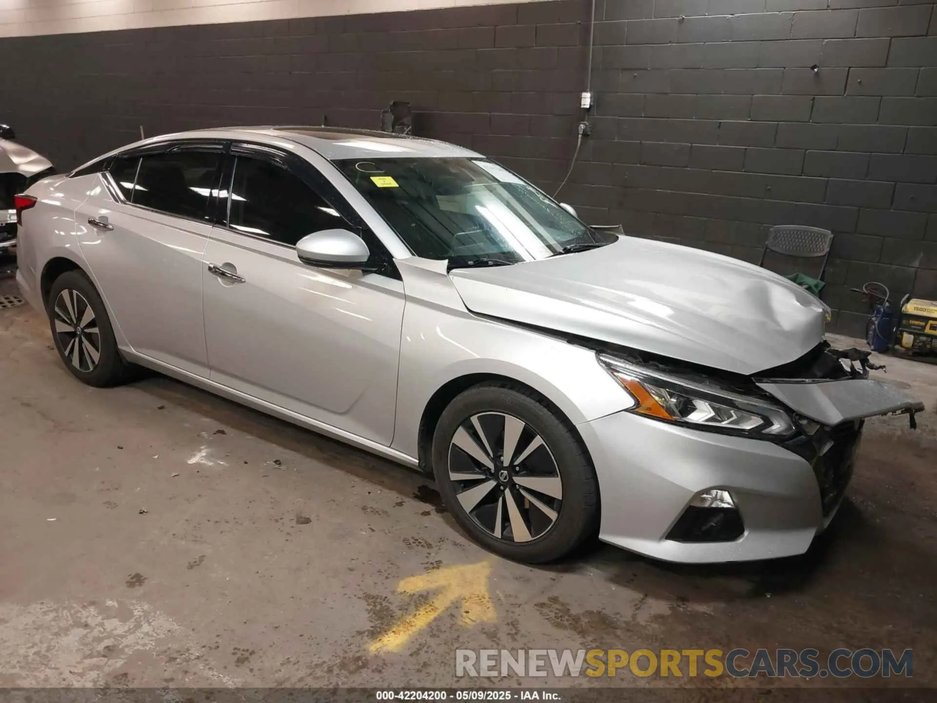 1 Photograph of a damaged car 1N4BL4DV1KC125884 NISSAN ALTIMA 2019