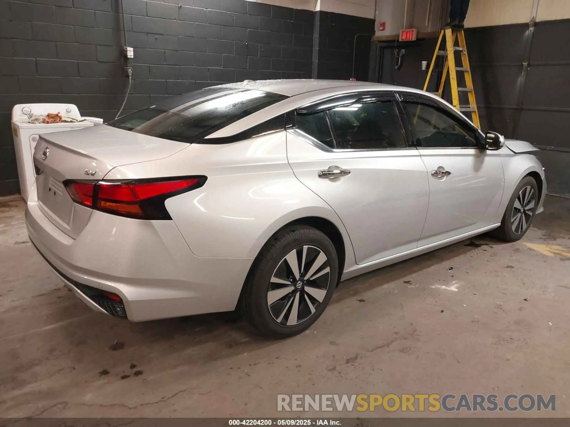 4 Photograph of a damaged car 1N4BL4DV1KC125884 NISSAN ALTIMA 2019