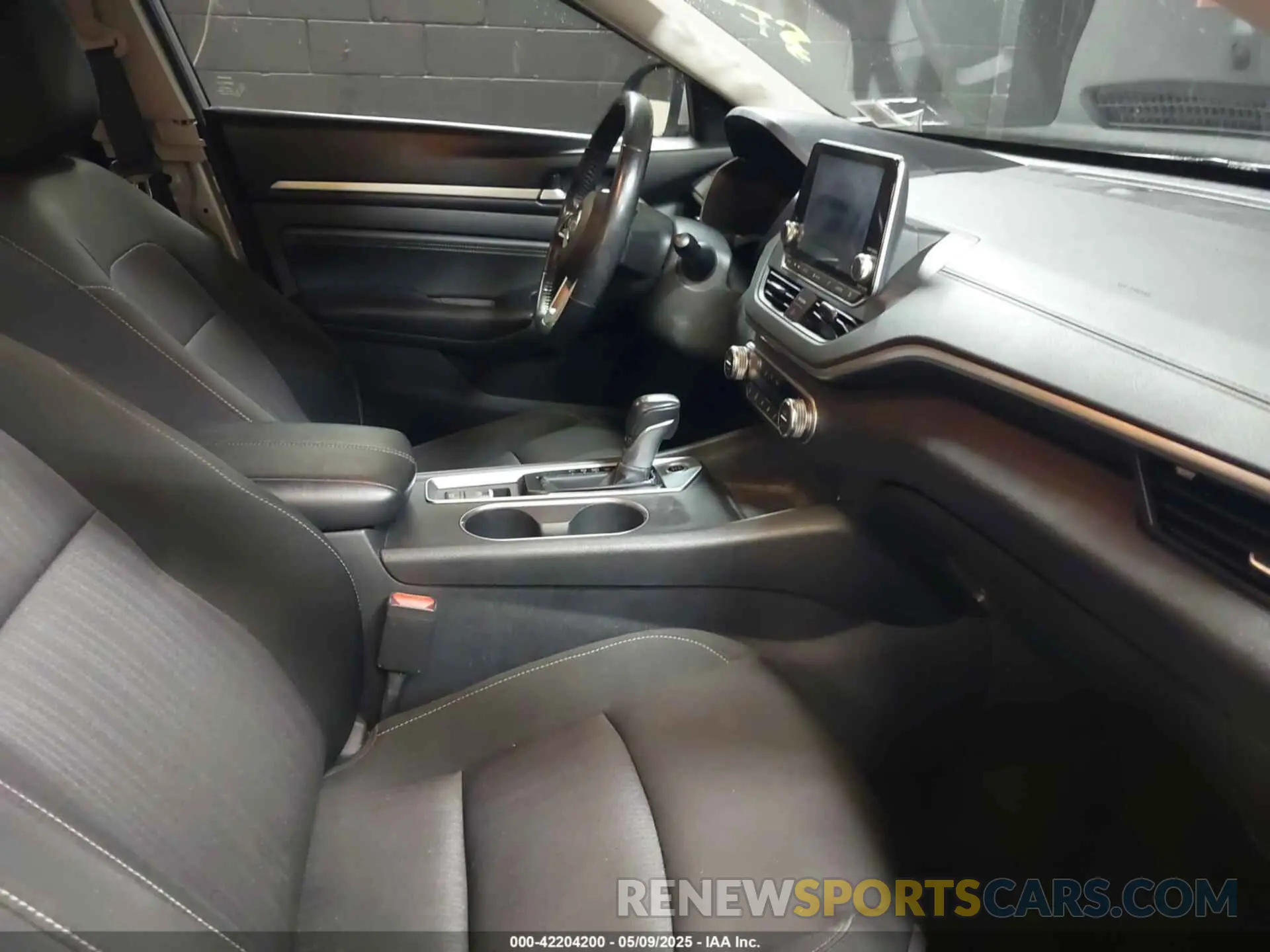 5 Photograph of a damaged car 1N4BL4DV1KC125884 NISSAN ALTIMA 2019