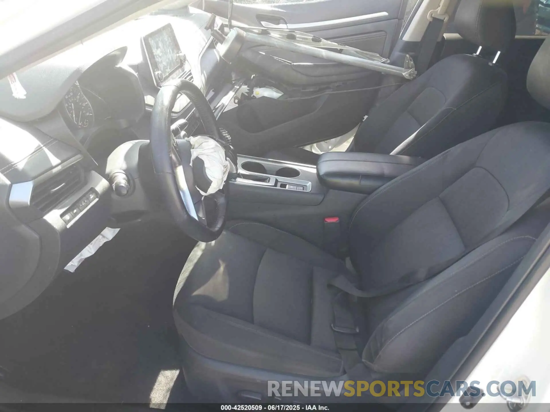 5 Photograph of a damaged car 1N4BL4DV1KC146590 NISSAN ALTIMA 2019