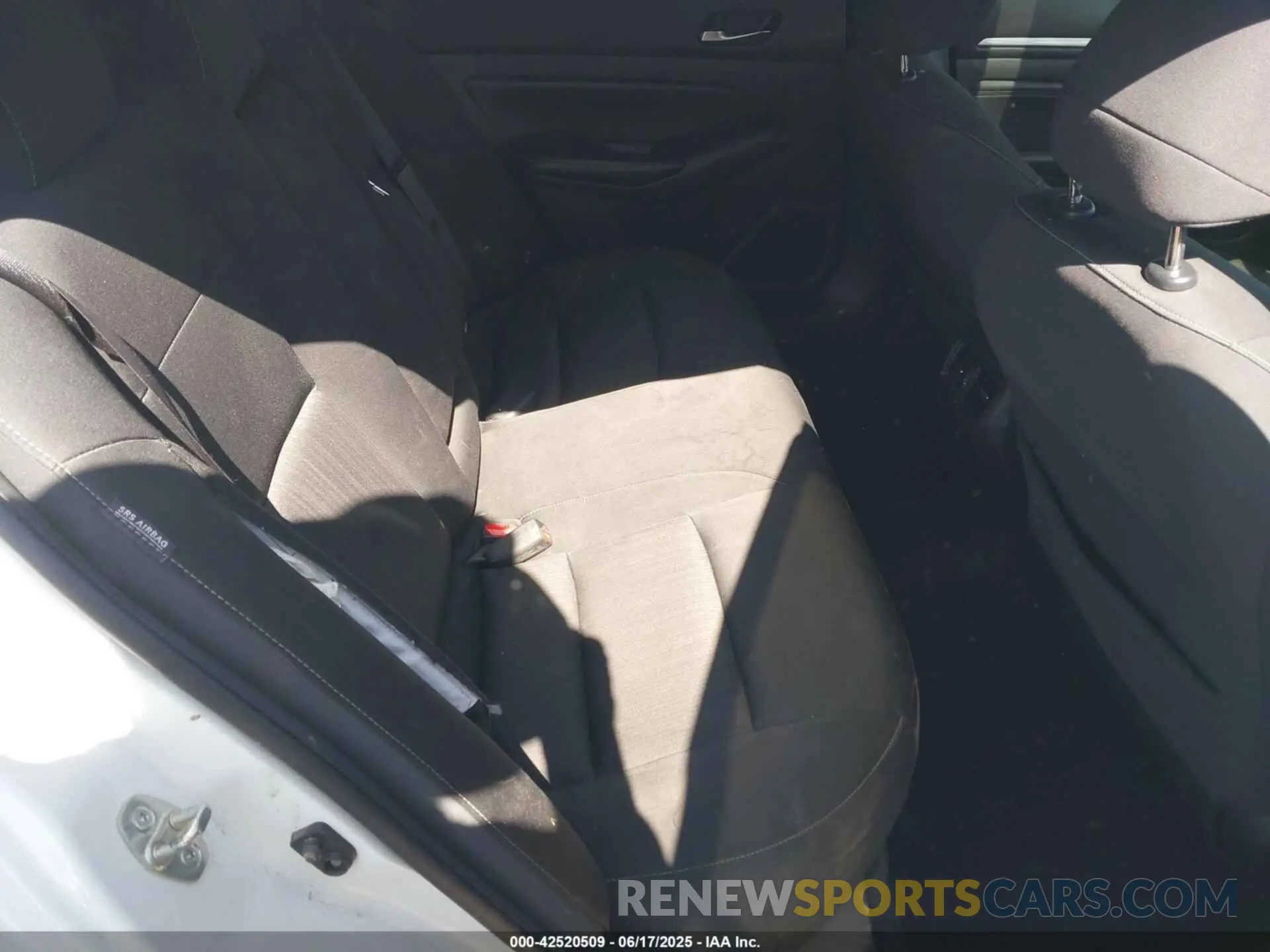 8 Photograph of a damaged car 1N4BL4DV1KC146590 NISSAN ALTIMA 2019