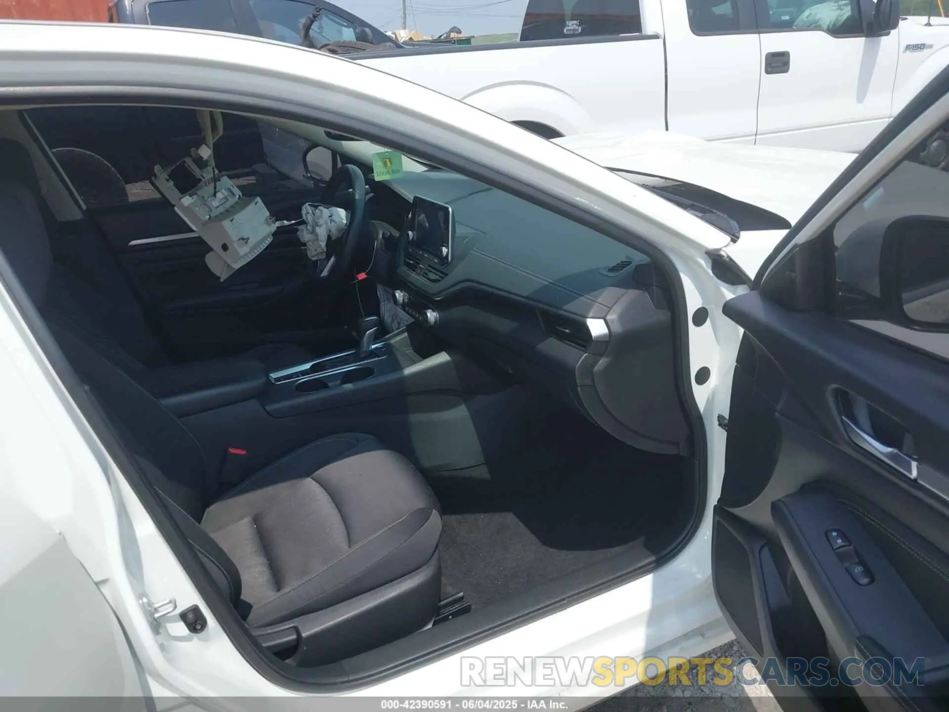 5 Photograph of a damaged car 1N4BL4DV1KC170873 NISSAN ALTIMA 2019