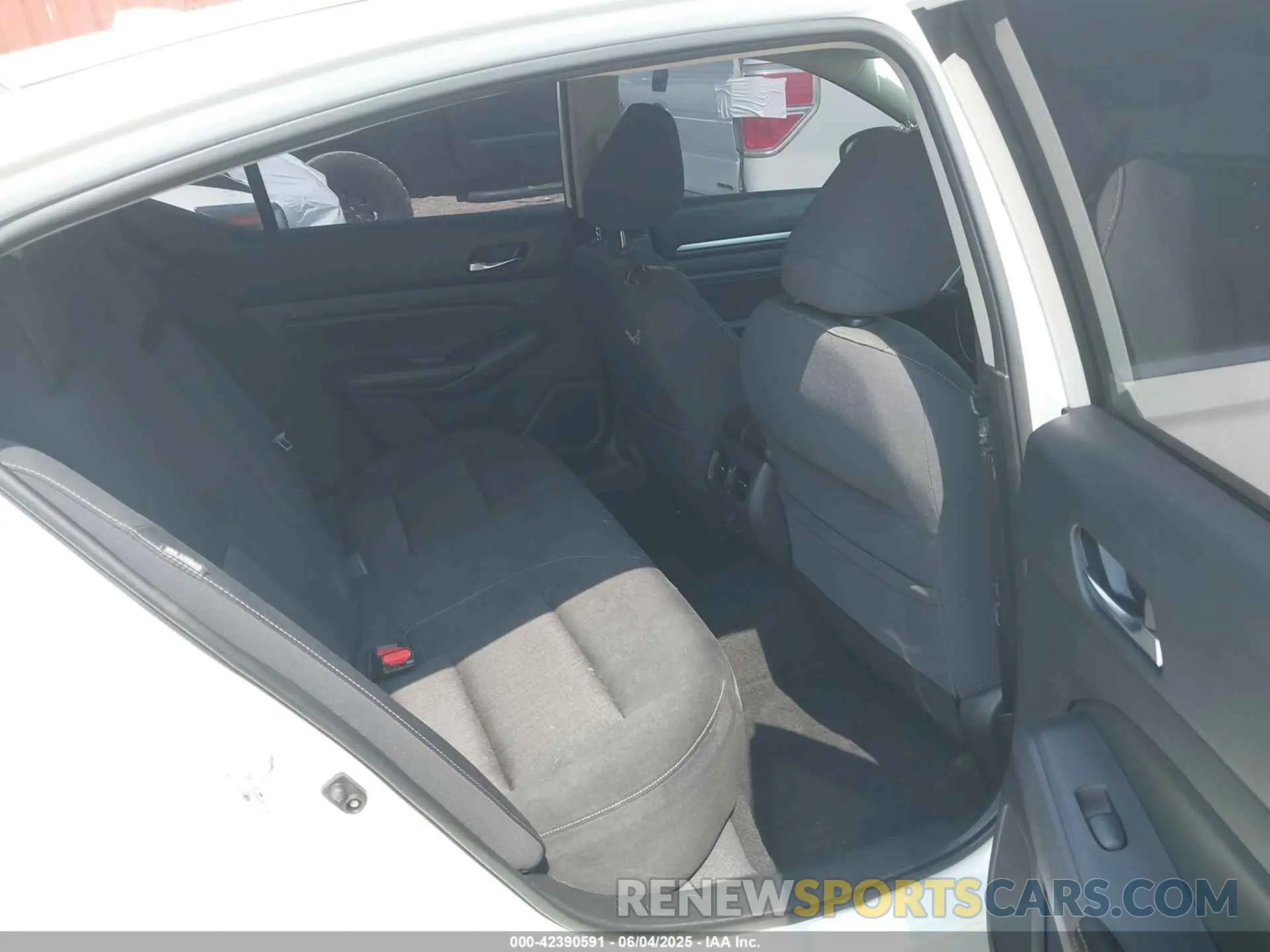 8 Photograph of a damaged car 1N4BL4DV1KC170873 NISSAN ALTIMA 2019