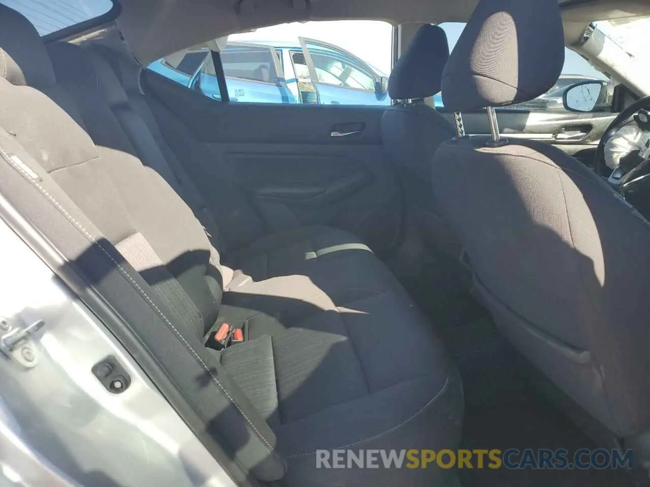 10 Photograph of a damaged car 1N4BL4DV2KC118443 NISSAN ALTIMA 2019