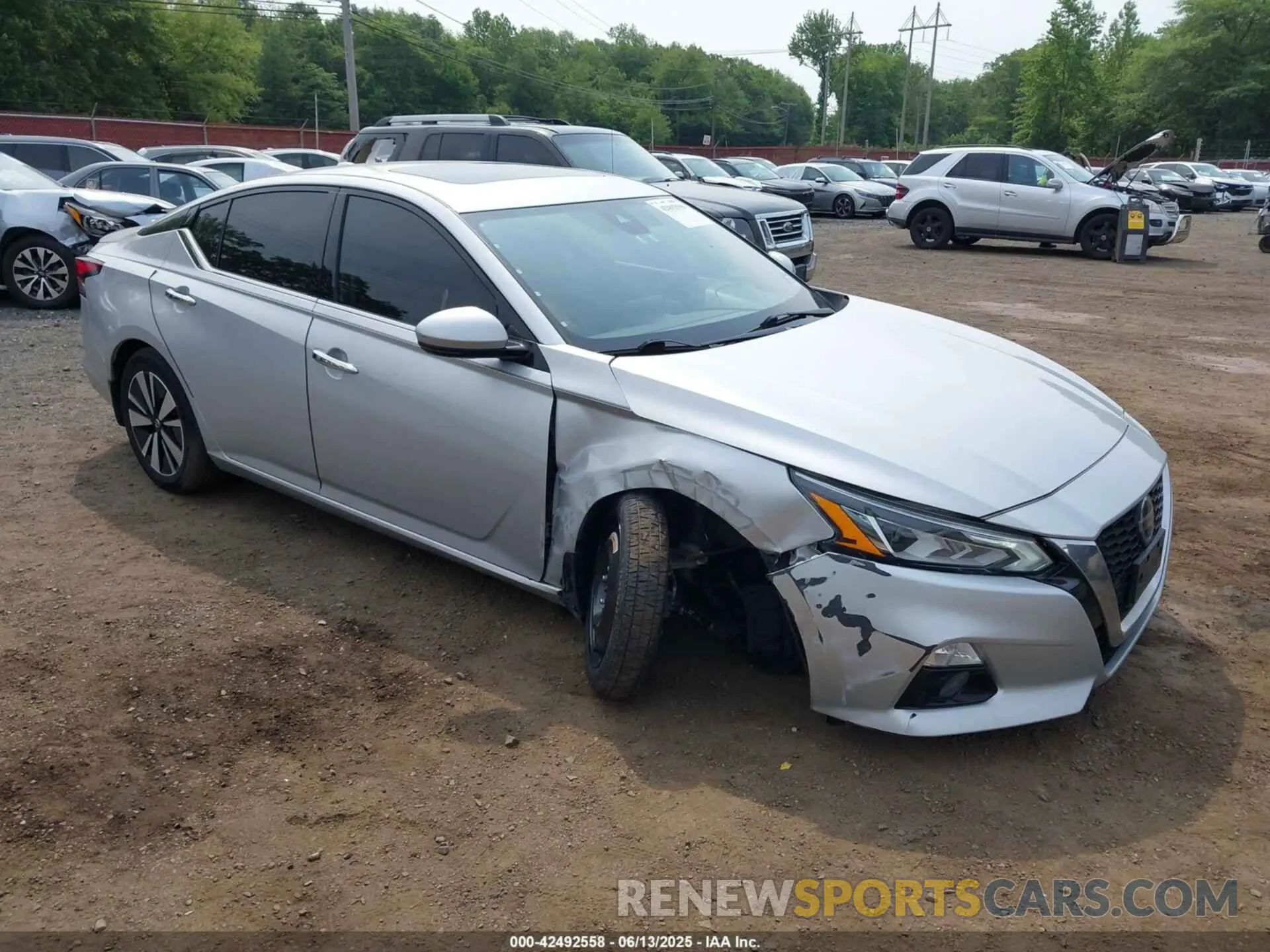 1 Photograph of a damaged car 1N4BL4DV2KC126204 NISSAN ALTIMA 2019