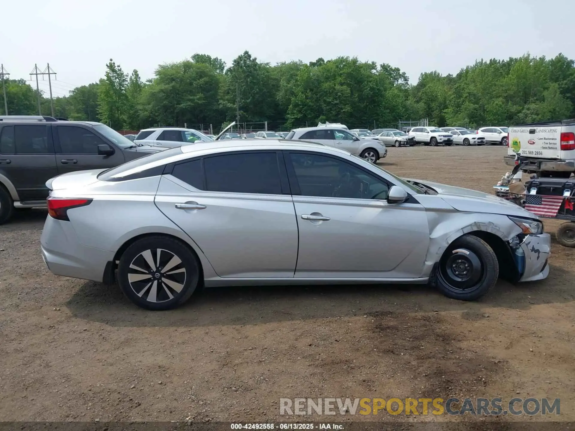 13 Photograph of a damaged car 1N4BL4DV2KC126204 NISSAN ALTIMA 2019