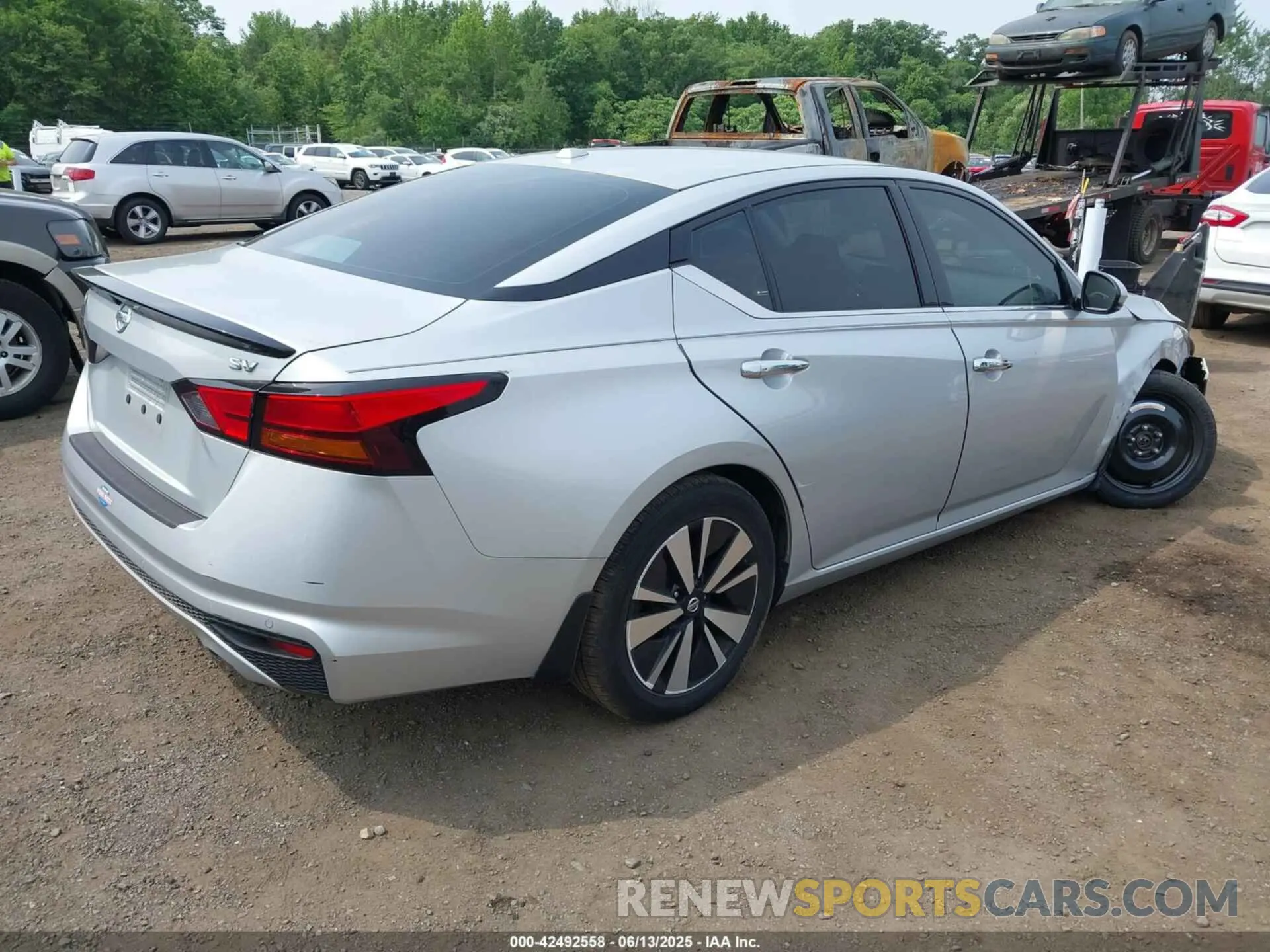 4 Photograph of a damaged car 1N4BL4DV2KC126204 NISSAN ALTIMA 2019