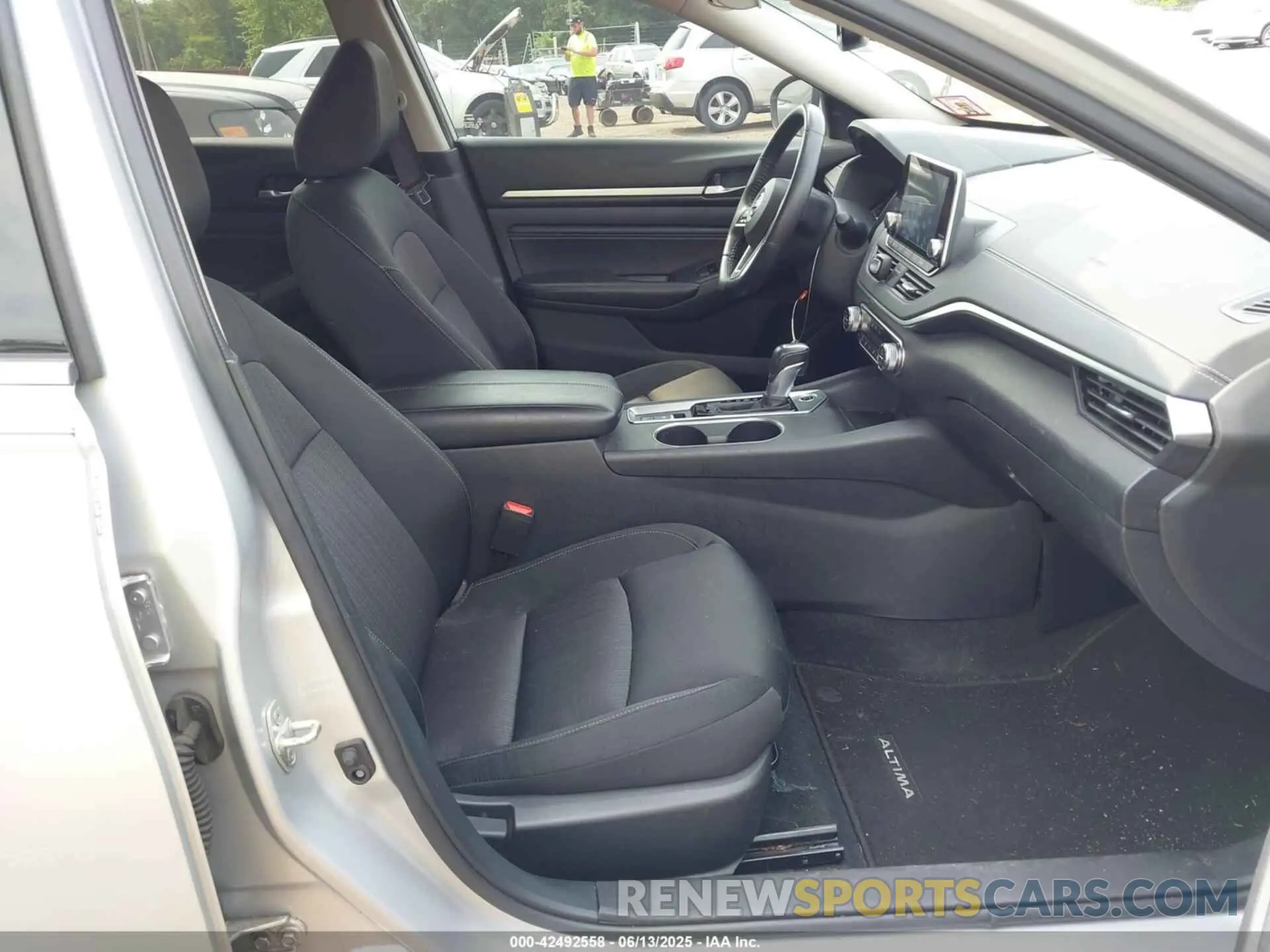 5 Photograph of a damaged car 1N4BL4DV2KC126204 NISSAN ALTIMA 2019