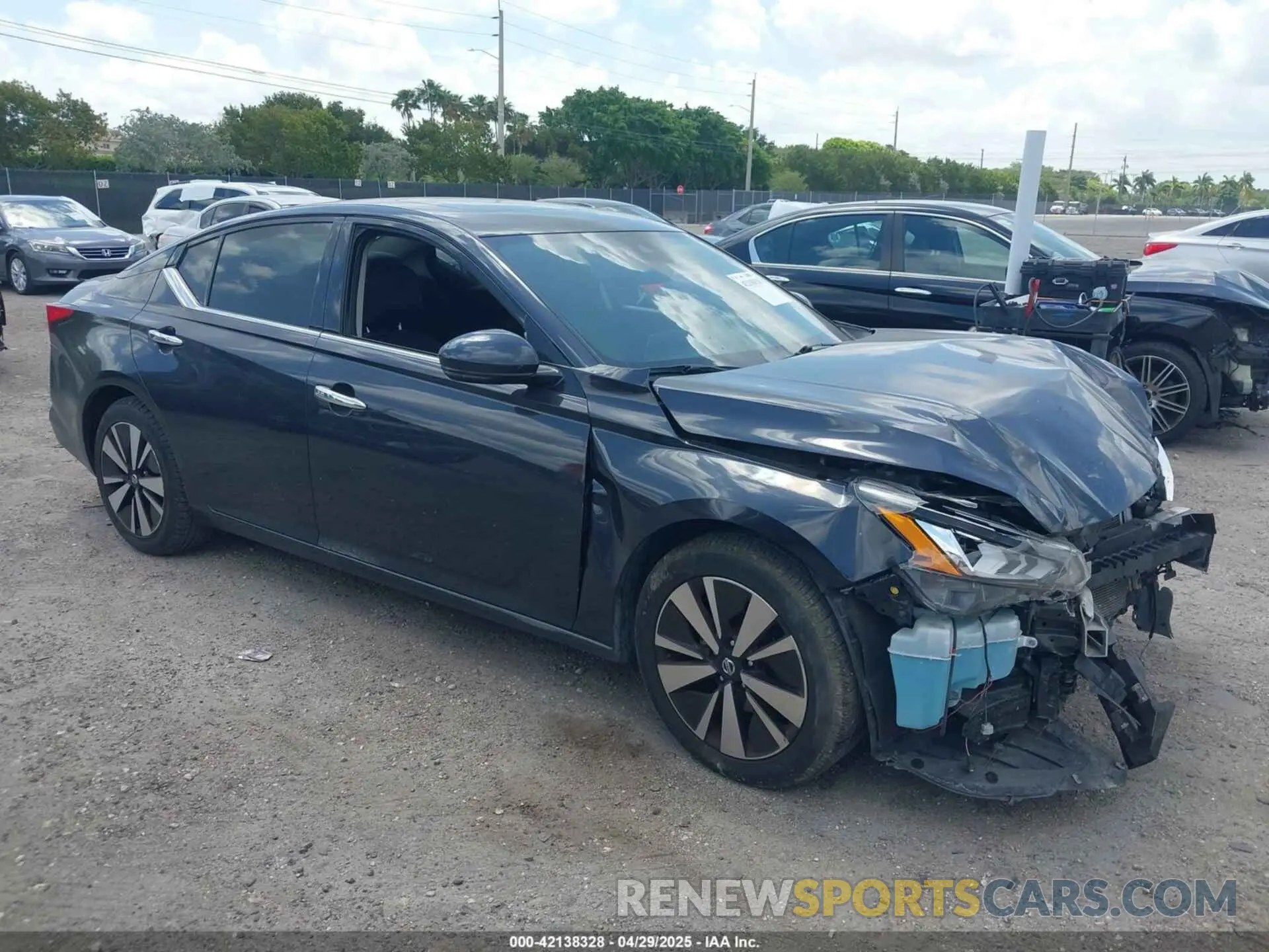 1 Photograph of a damaged car 1N4BL4DV2KC128311 NISSAN ALTIMA 2019