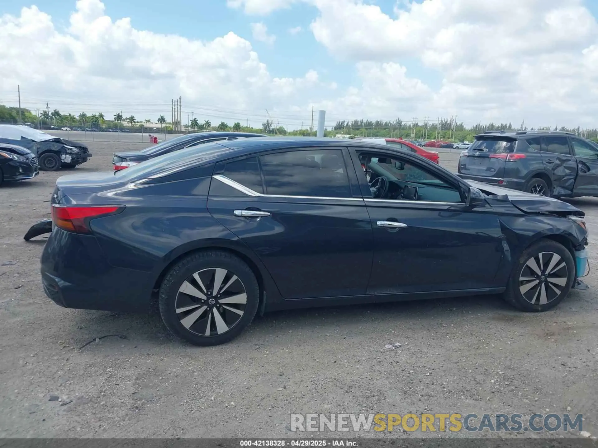 13 Photograph of a damaged car 1N4BL4DV2KC128311 NISSAN ALTIMA 2019