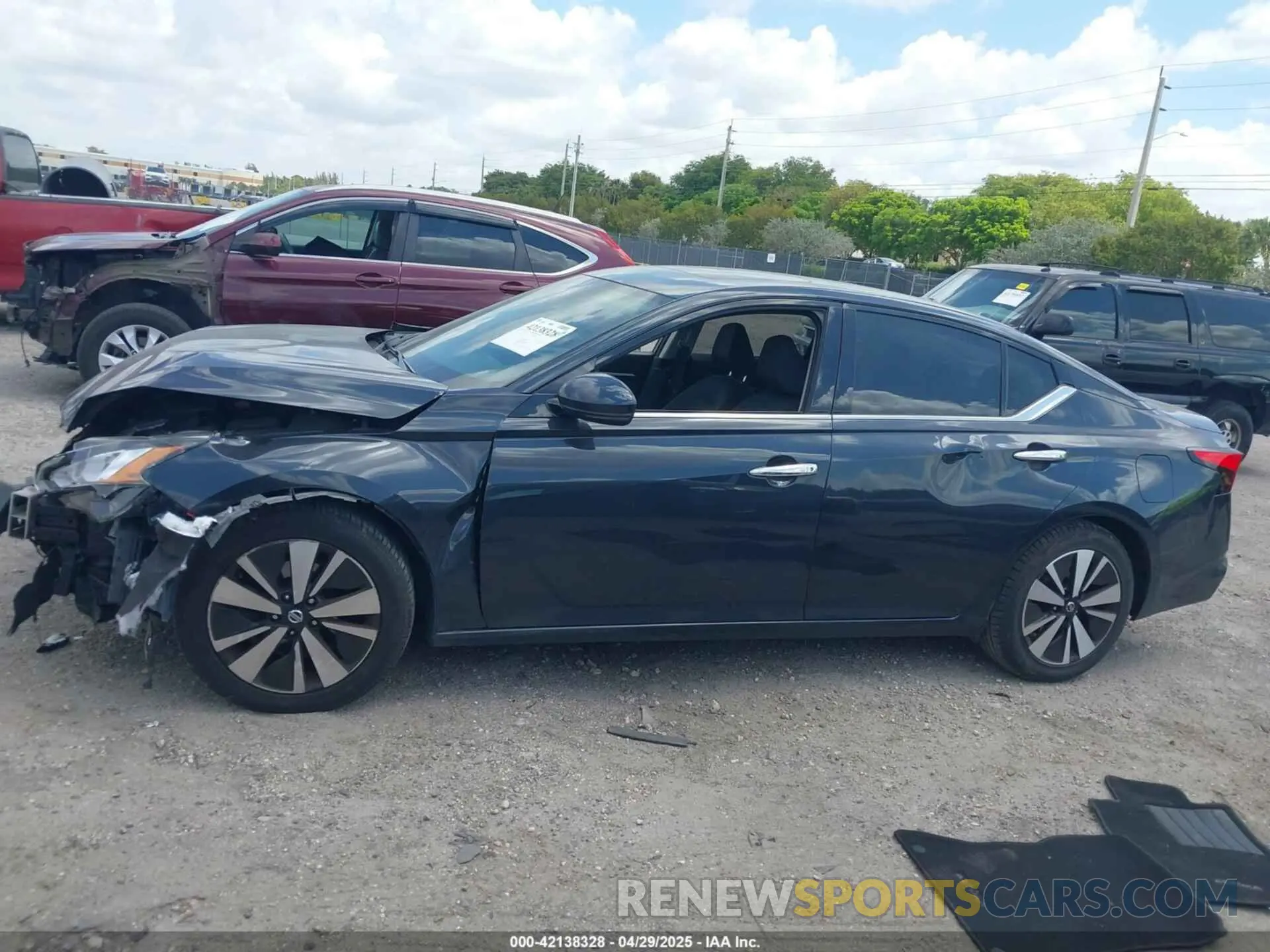 14 Photograph of a damaged car 1N4BL4DV2KC128311 NISSAN ALTIMA 2019