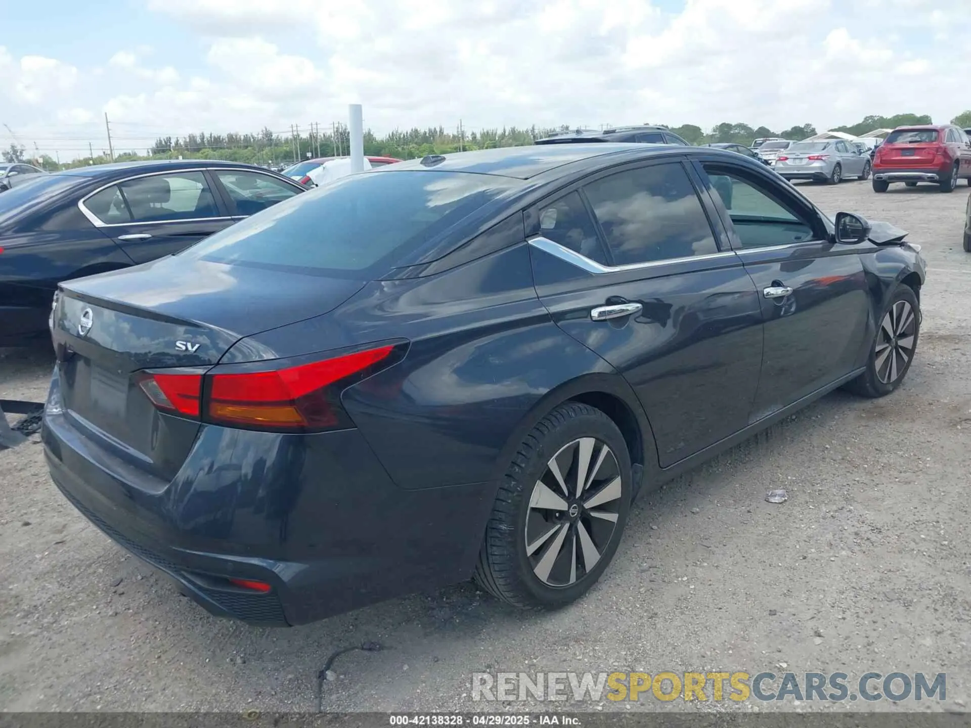 4 Photograph of a damaged car 1N4BL4DV2KC128311 NISSAN ALTIMA 2019