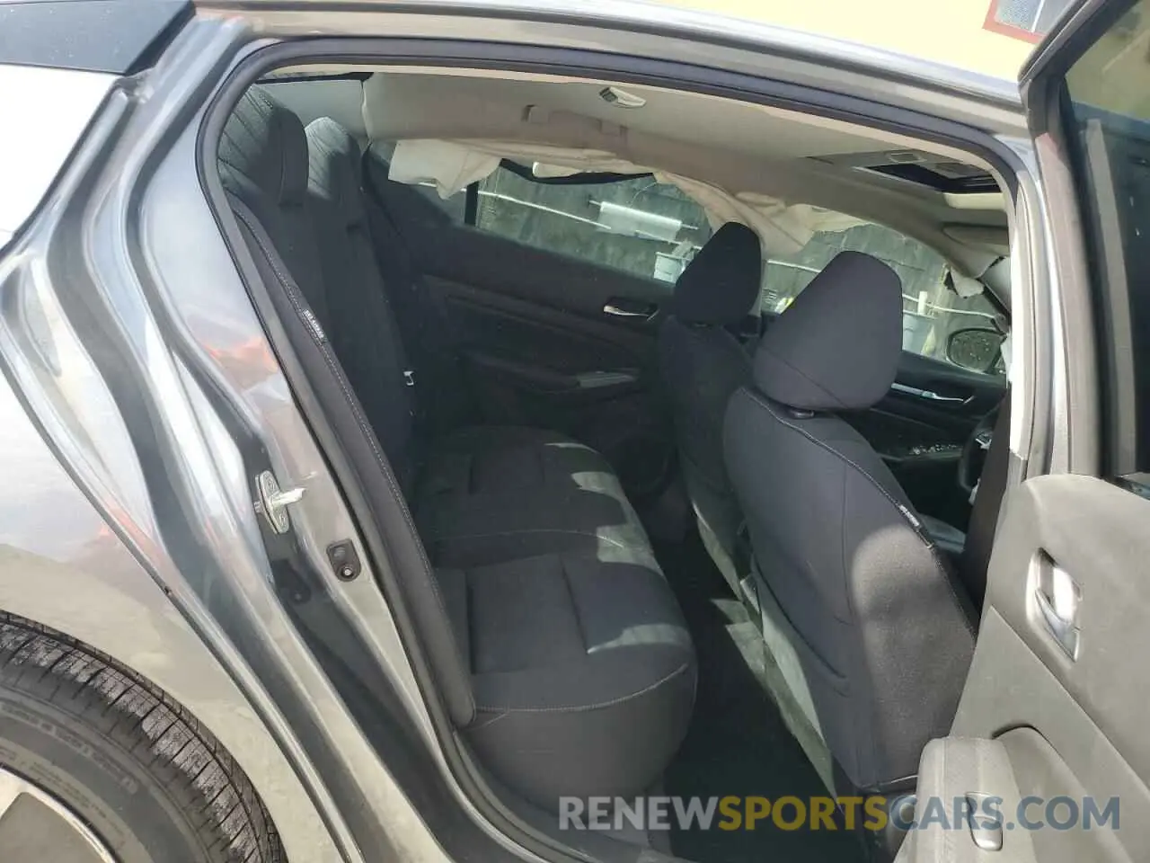 10 Photograph of a damaged car 1N4BL4DV2KC132035 NISSAN ALTIMA 2019