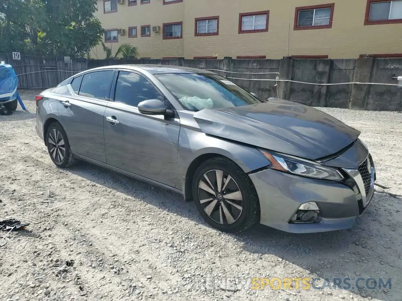 4 Photograph of a damaged car 1N4BL4DV2KC132035 NISSAN ALTIMA 2019