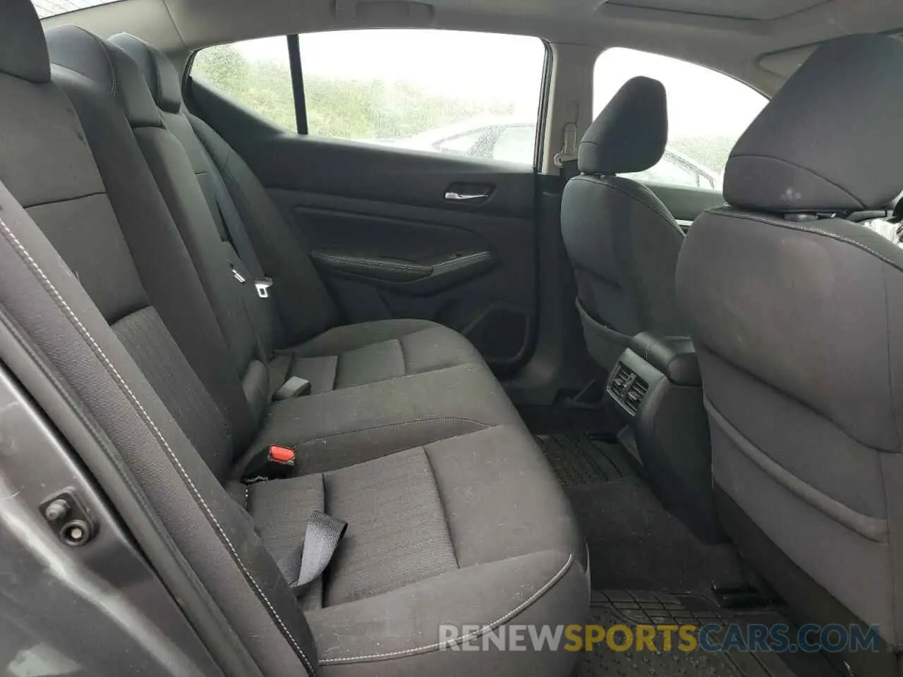 10 Photograph of a damaged car 1N4BL4DV2KC173832 NISSAN ALTIMA 2019