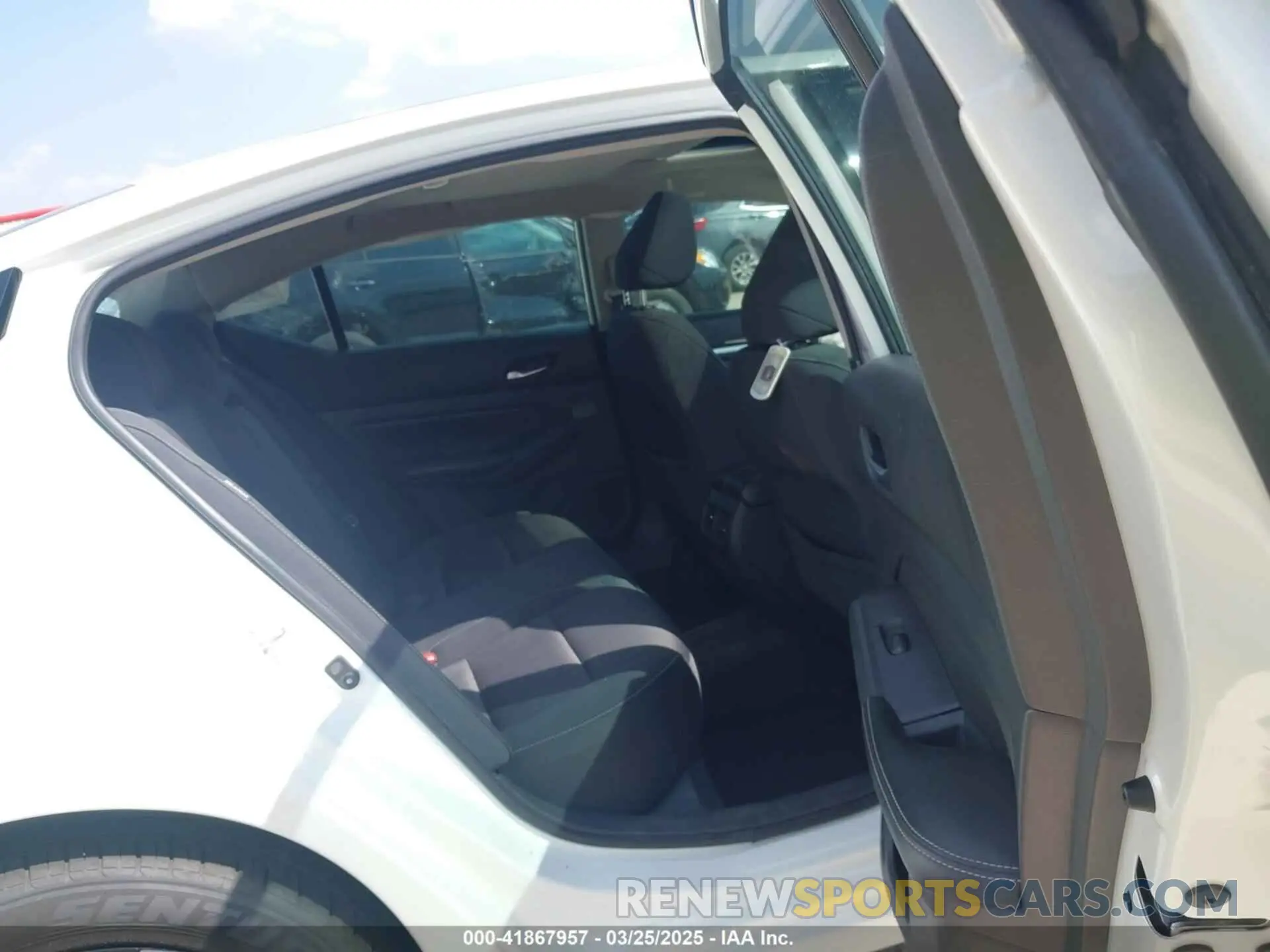 8 Photograph of a damaged car 1N4BL4DV2KN307694 NISSAN ALTIMA 2019