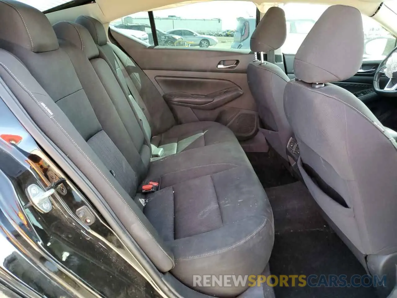 10 Photograph of a damaged car 1N4BL4DV3KC111470 NISSAN ALTIMA 2019