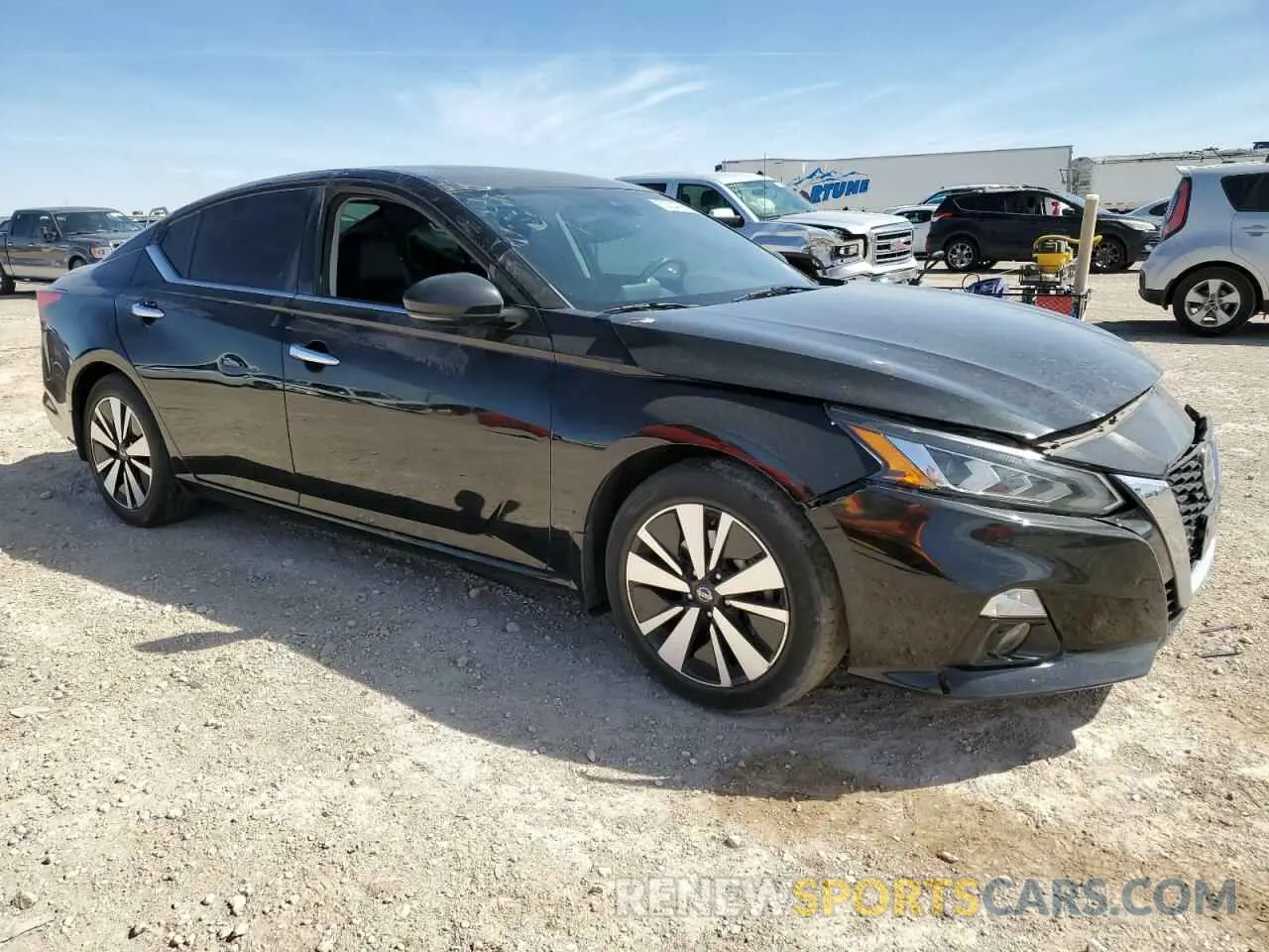 4 Photograph of a damaged car 1N4BL4DV3KC111470 NISSAN ALTIMA 2019