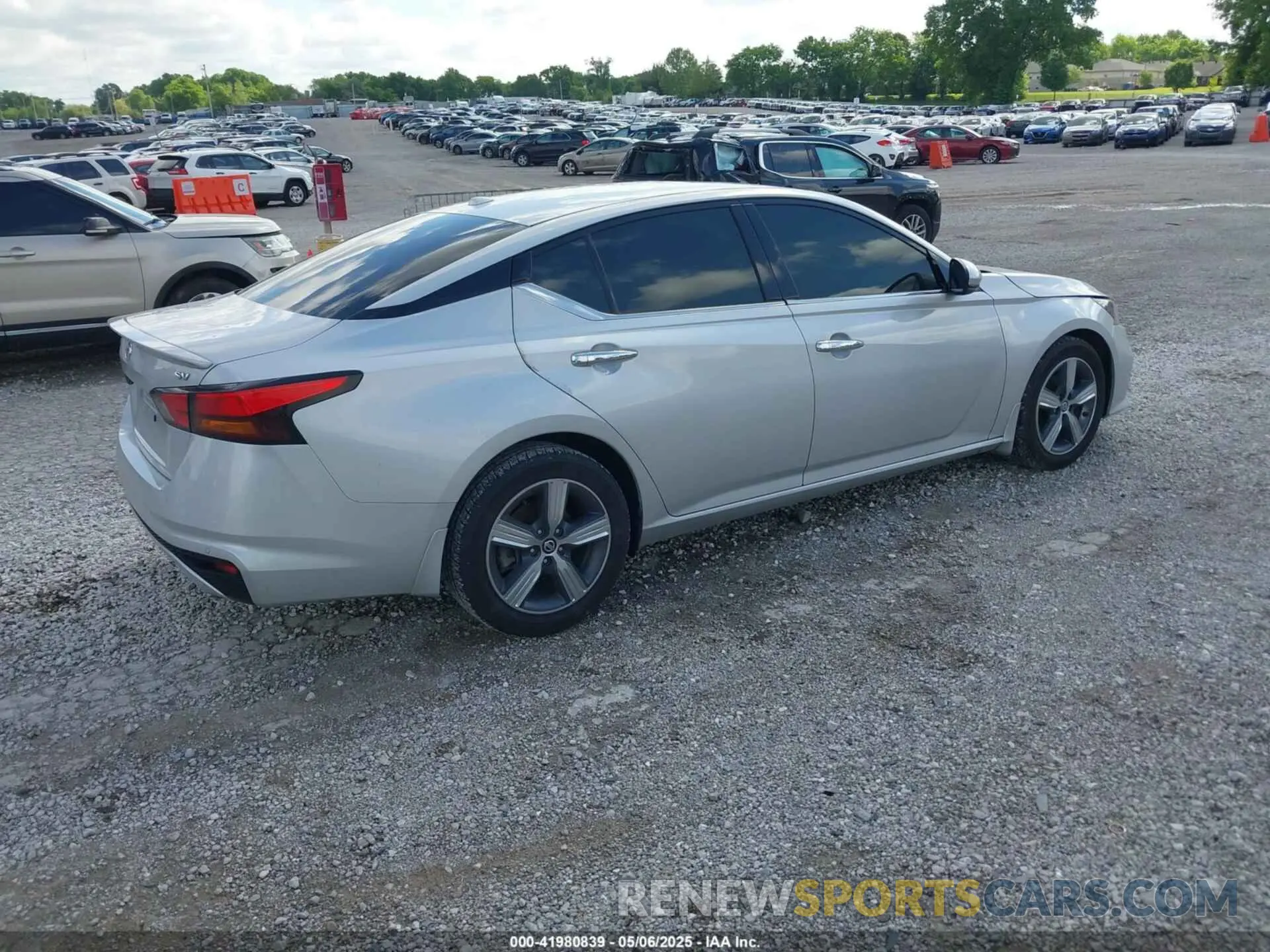 4 Photograph of a damaged car 1N4BL4DV4KC101255 NISSAN ALTIMA 2019