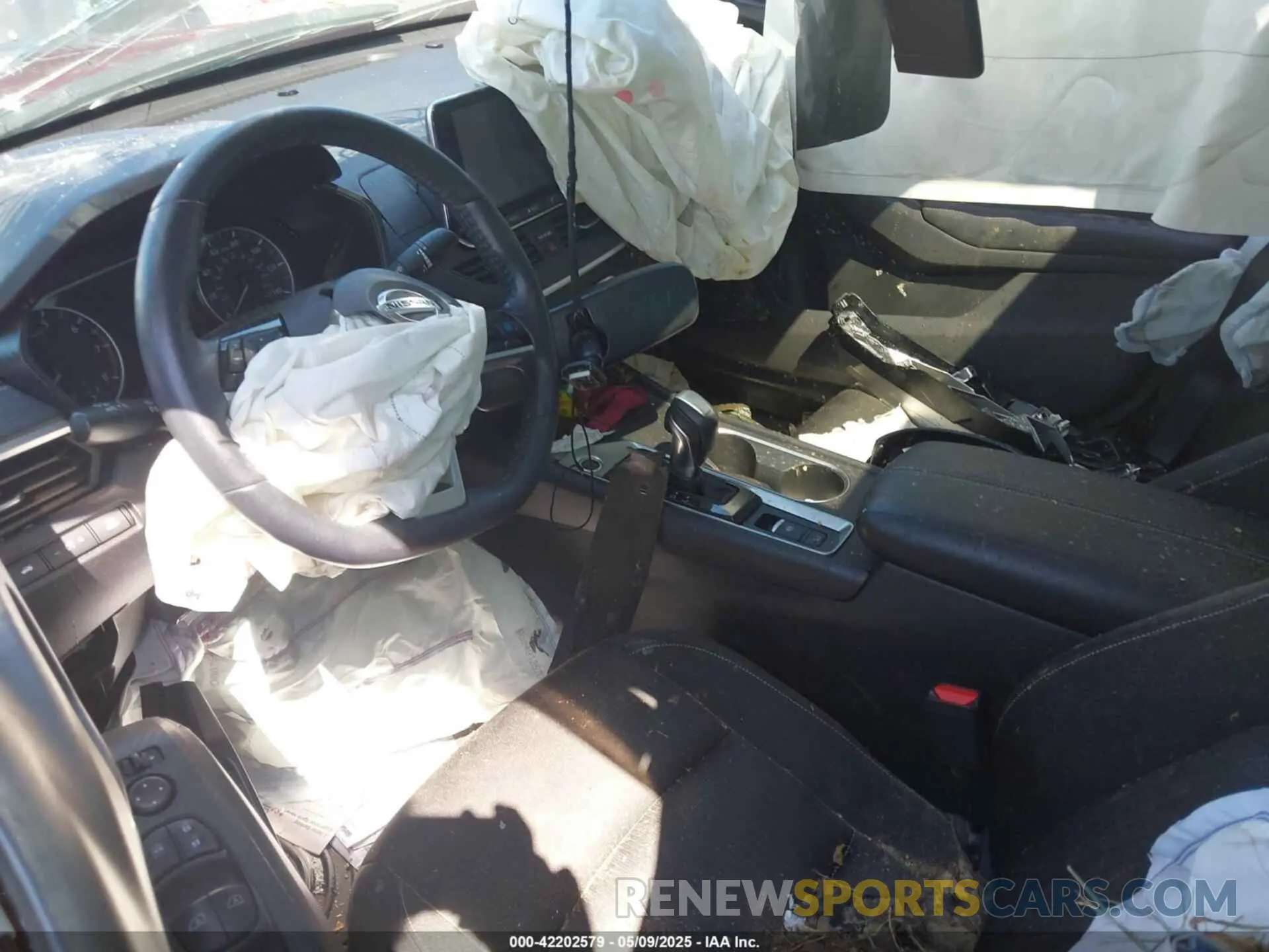 5 Photograph of a damaged car 1N4BL4DV4KC108657 NISSAN ALTIMA 2019