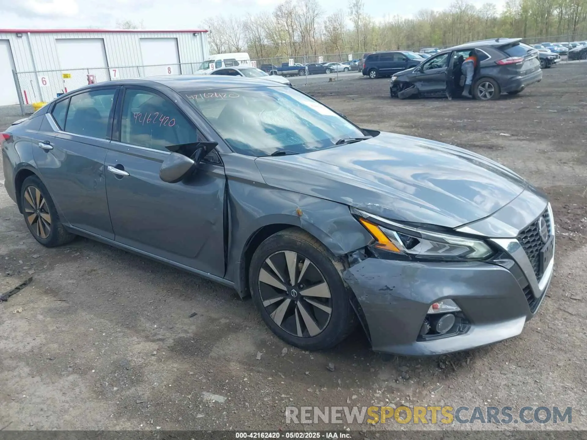 1 Photograph of a damaged car 1N4BL4DV4KC112188 NISSAN ALTIMA 2019