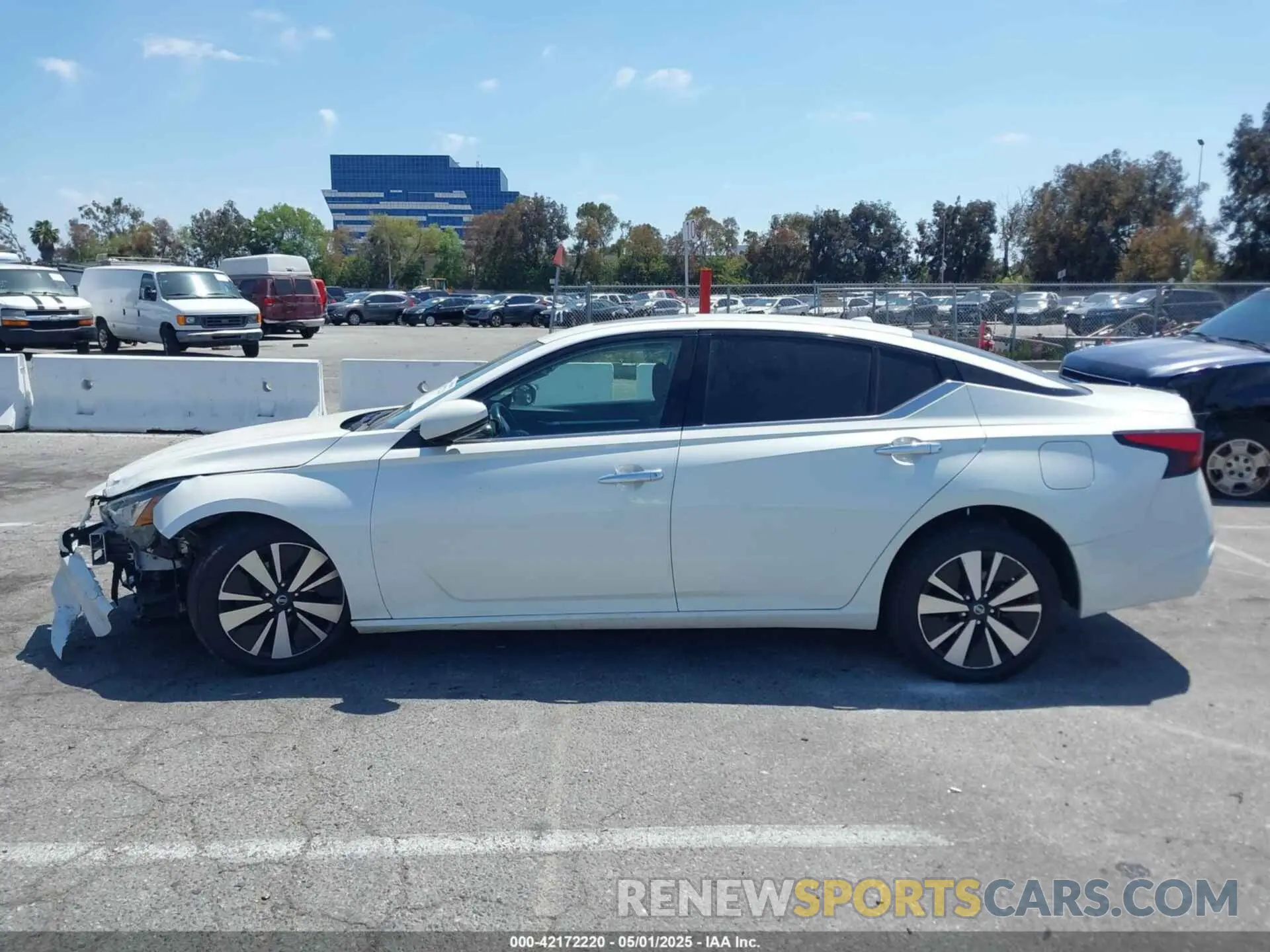 14 Photograph of a damaged car 1N4BL4DV4KC122350 NISSAN ALTIMA 2019