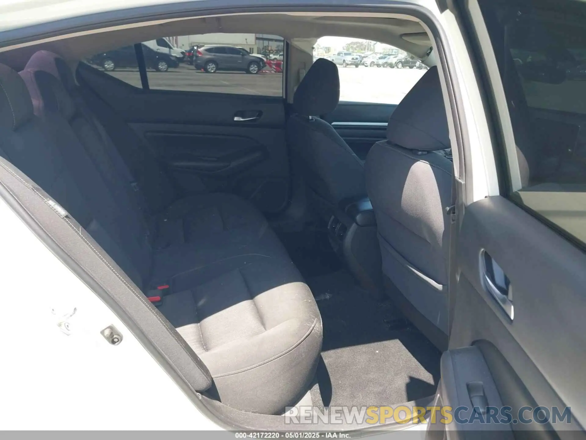 8 Photograph of a damaged car 1N4BL4DV4KC122350 NISSAN ALTIMA 2019