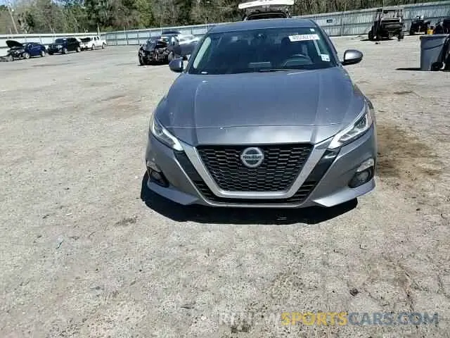 10 Photograph of a damaged car 1N4BL4DV4KC183875 NISSAN ALTIMA 2019
