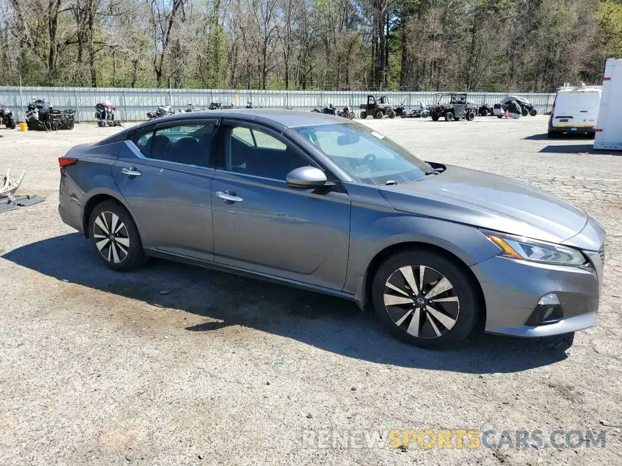 4 Photograph of a damaged car 1N4BL4DV4KC183875 NISSAN ALTIMA 2019