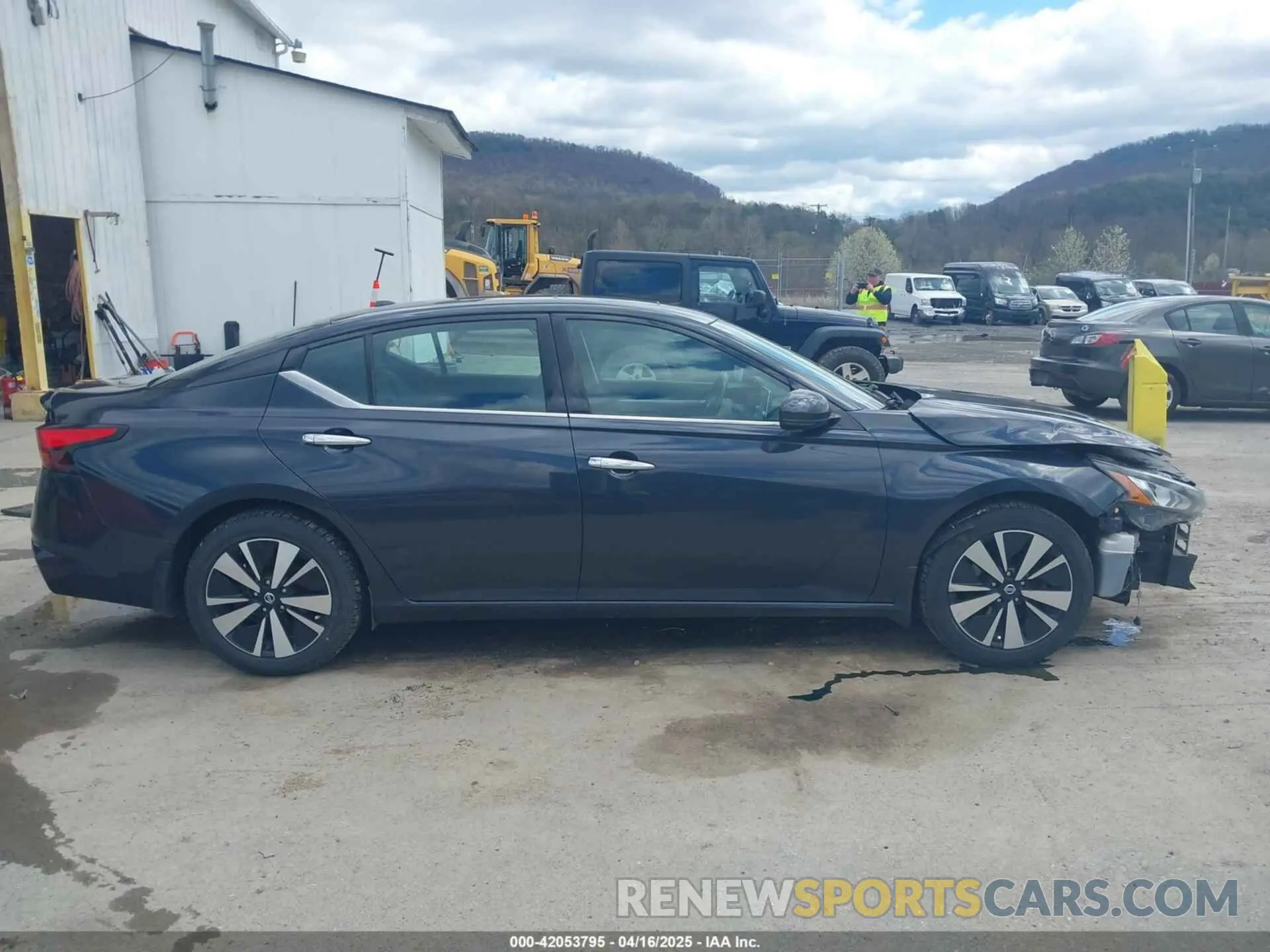 14 Photograph of a damaged car 1N4BL4DV5KC117058 NISSAN ALTIMA 2019