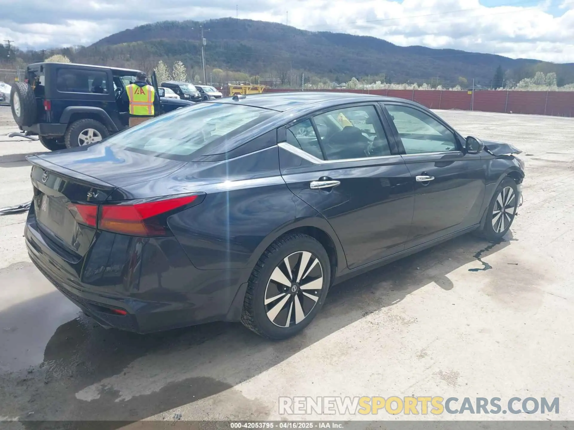 4 Photograph of a damaged car 1N4BL4DV5KC117058 NISSAN ALTIMA 2019