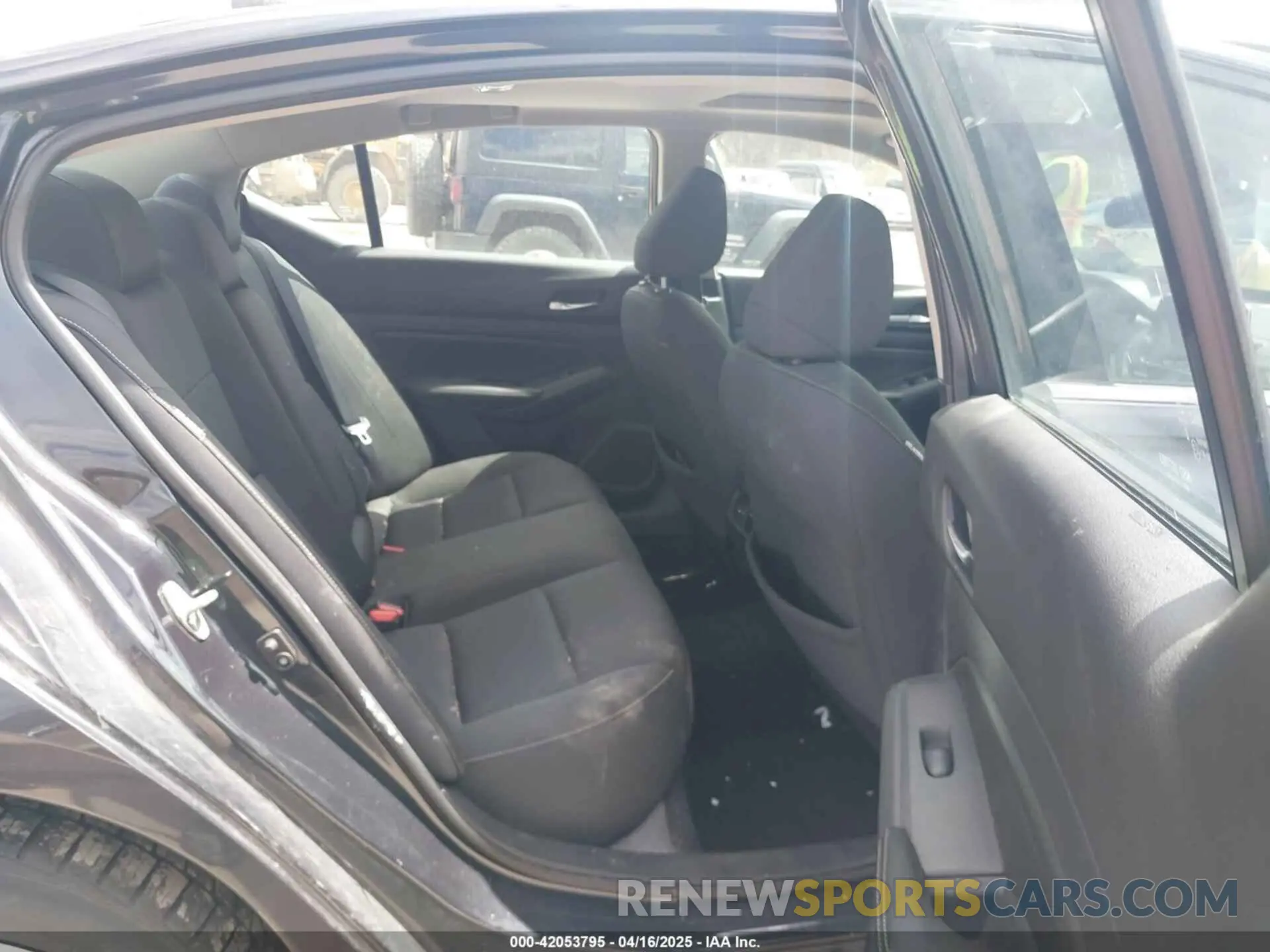 8 Photograph of a damaged car 1N4BL4DV5KC117058 NISSAN ALTIMA 2019