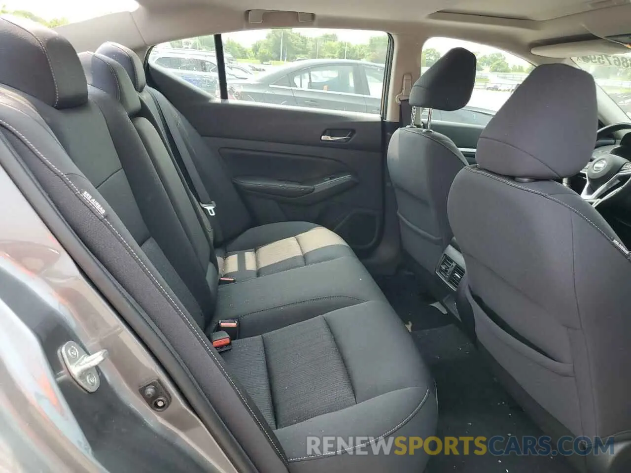 10 Photograph of a damaged car 1N4BL4DV5KC125144 NISSAN ALTIMA 2019