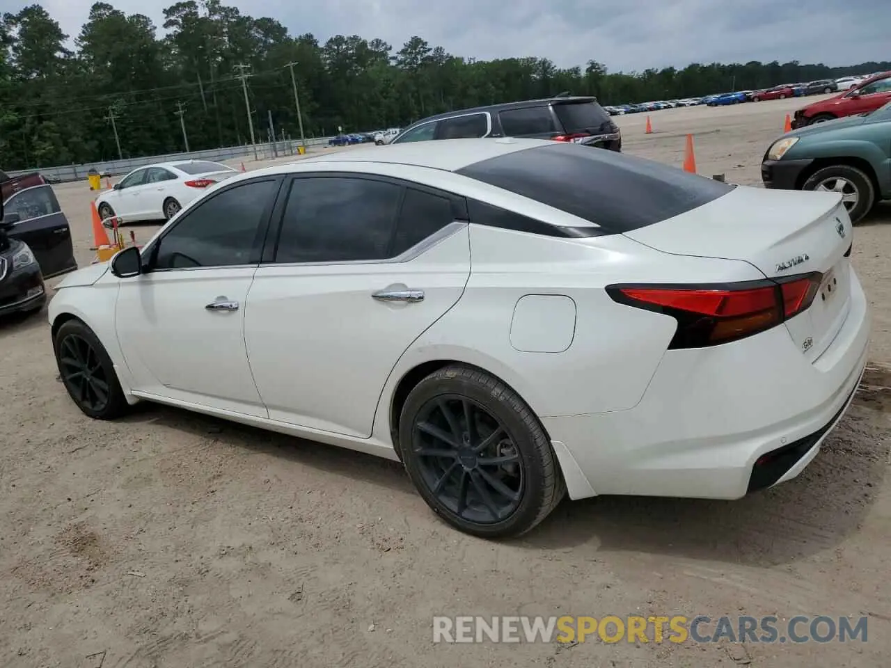 2 Photograph of a damaged car 1N4BL4DV5KC131543 NISSAN ALTIMA 2019