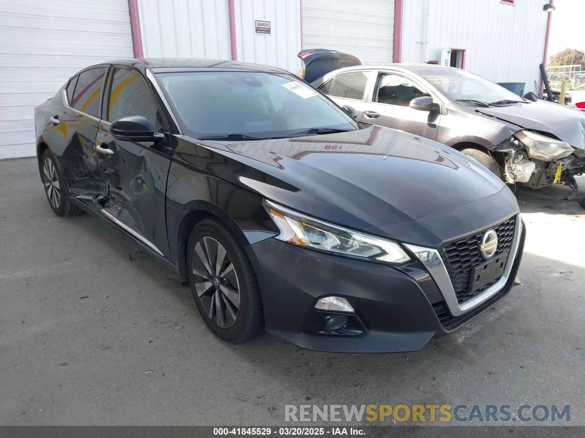 1 Photograph of a damaged car 1N4BL4DV5KC171640 NISSAN ALTIMA 2019