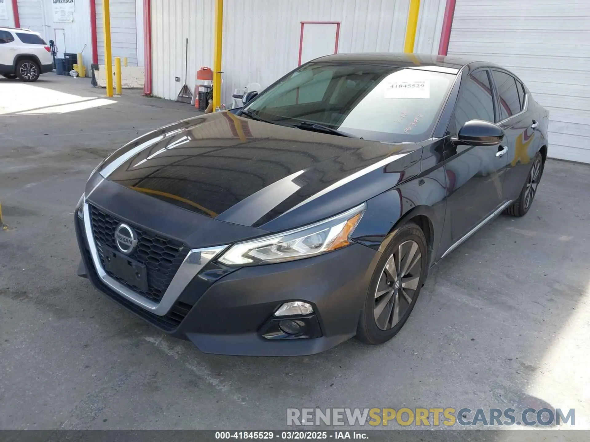 2 Photograph of a damaged car 1N4BL4DV5KC171640 NISSAN ALTIMA 2019