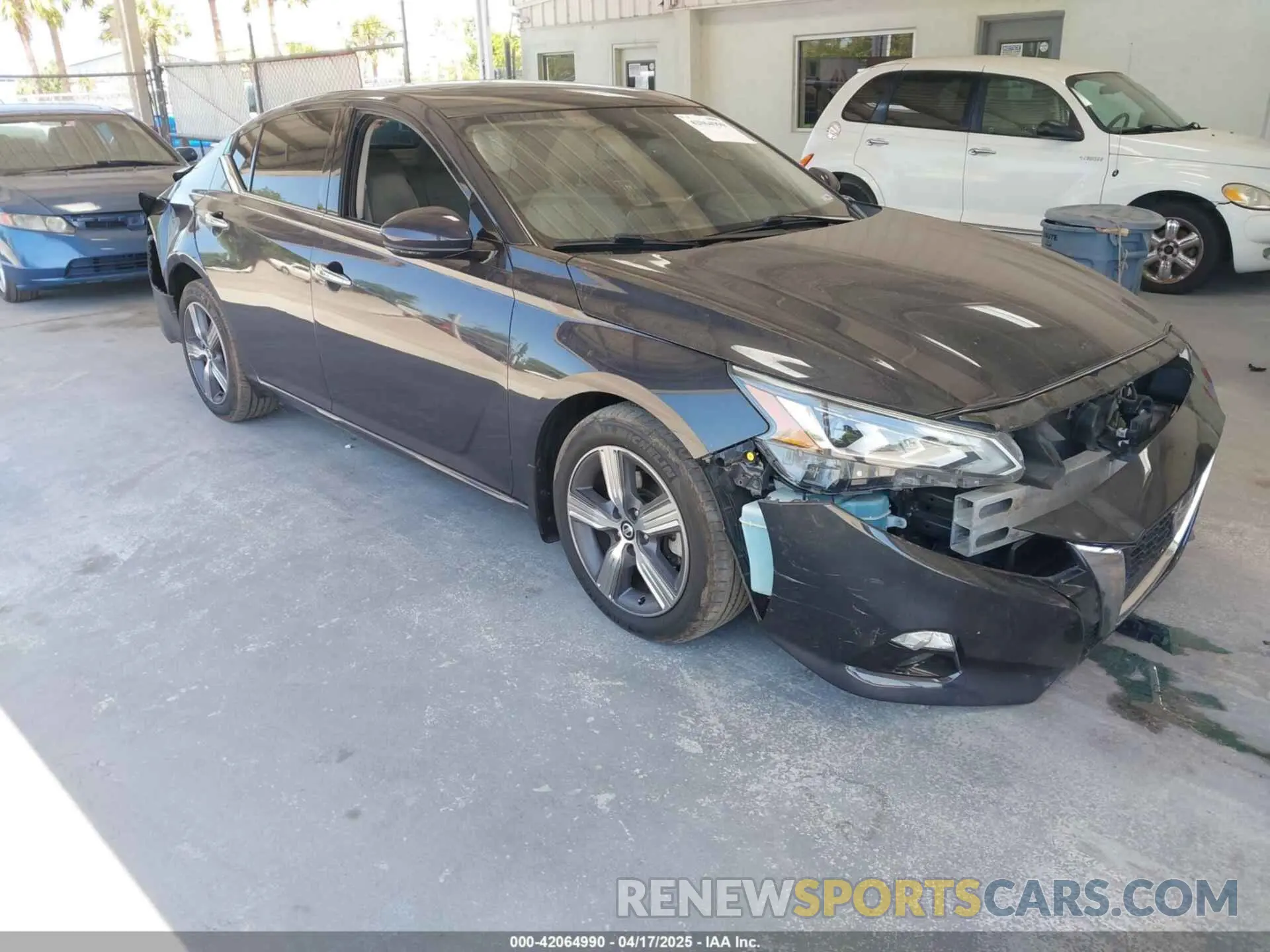 1 Photograph of a damaged car 1N4BL4DV6KC117294 NISSAN ALTIMA 2019