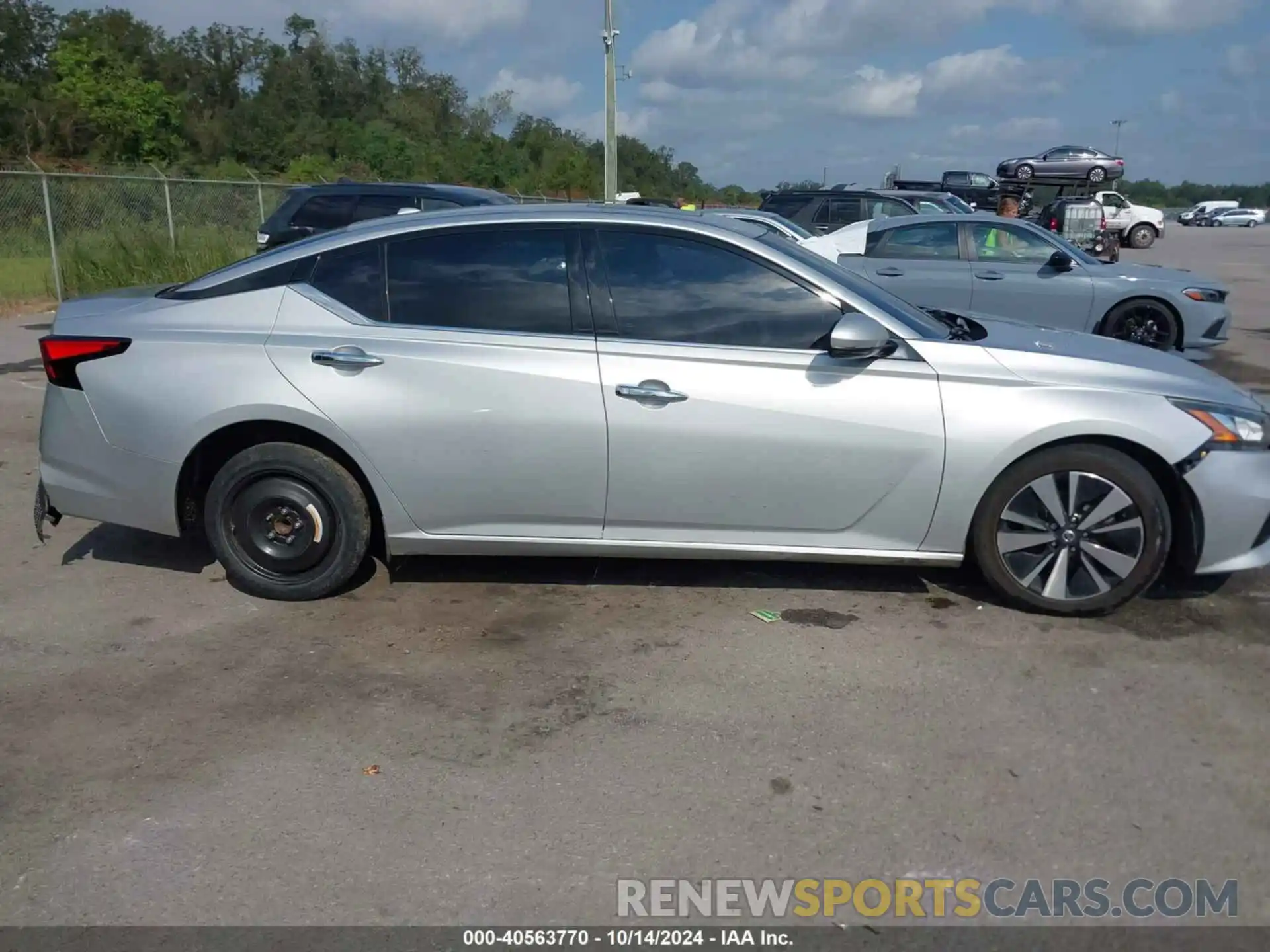 13 Photograph of a damaged car 1N4BL4DV6KC124679 NISSAN ALTIMA 2019