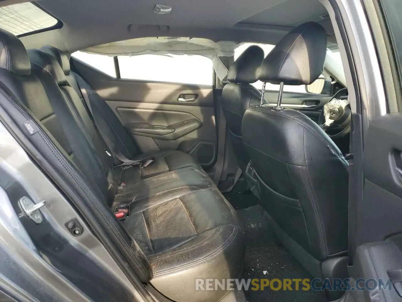 10 Photograph of a damaged car 1N4BL4DV6KC134161 NISSAN ALTIMA 2019