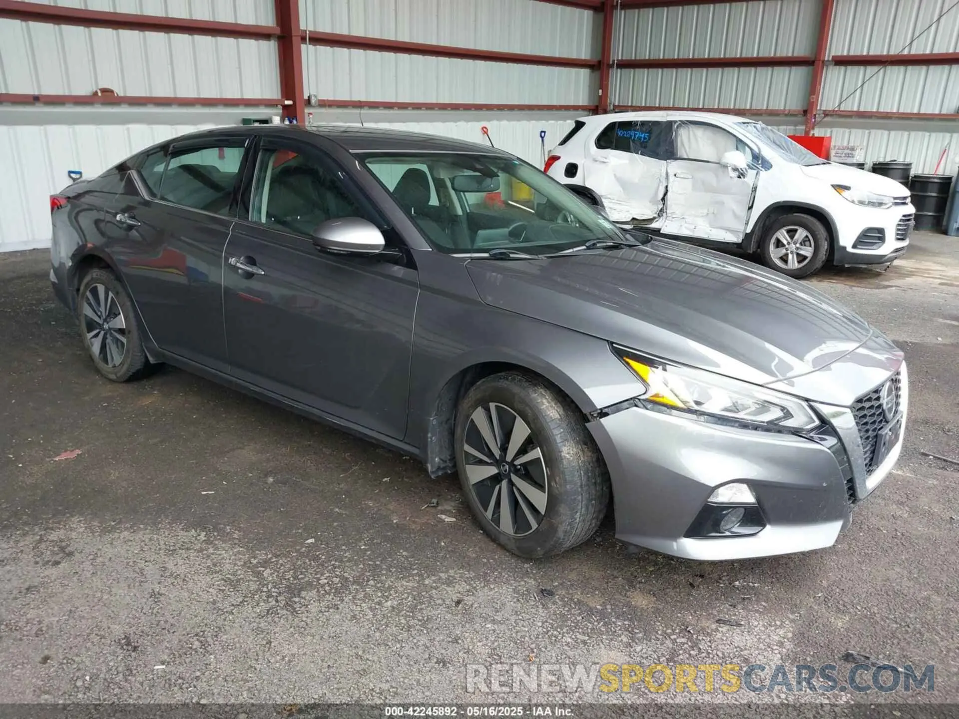 1 Photograph of a damaged car 1N4BL4DV6KC143166 NISSAN ALTIMA 2019
