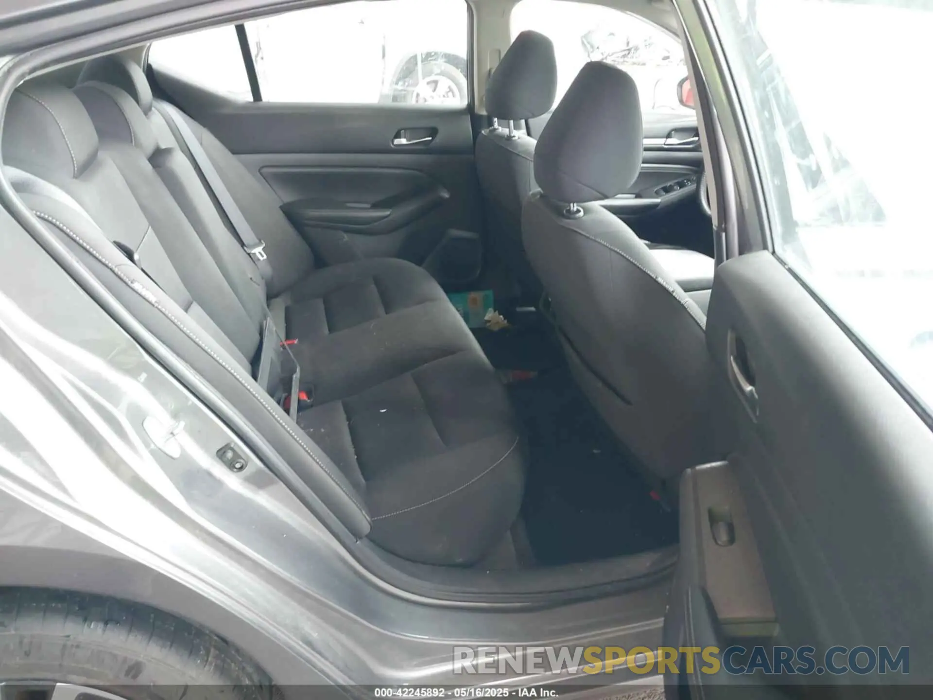 8 Photograph of a damaged car 1N4BL4DV6KC143166 NISSAN ALTIMA 2019