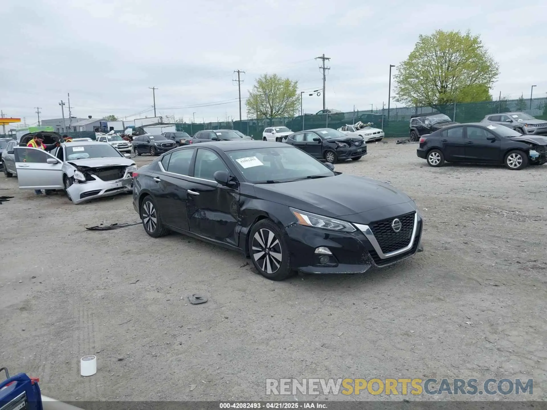 1 Photograph of a damaged car 1N4BL4DV6KC143538 NISSAN ALTIMA 2019