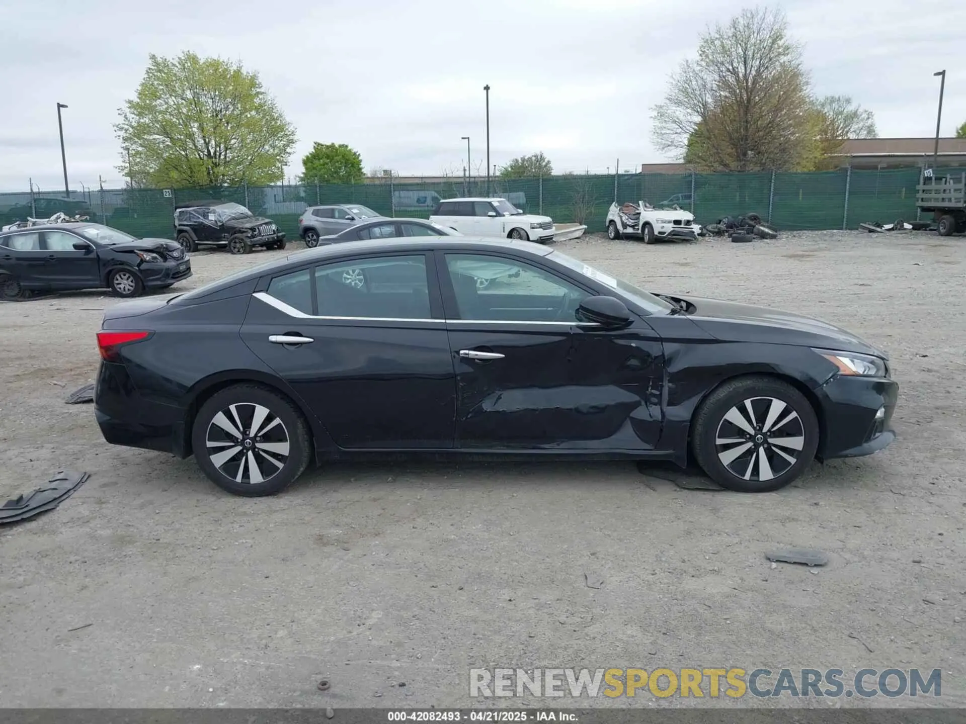 13 Photograph of a damaged car 1N4BL4DV6KC143538 NISSAN ALTIMA 2019