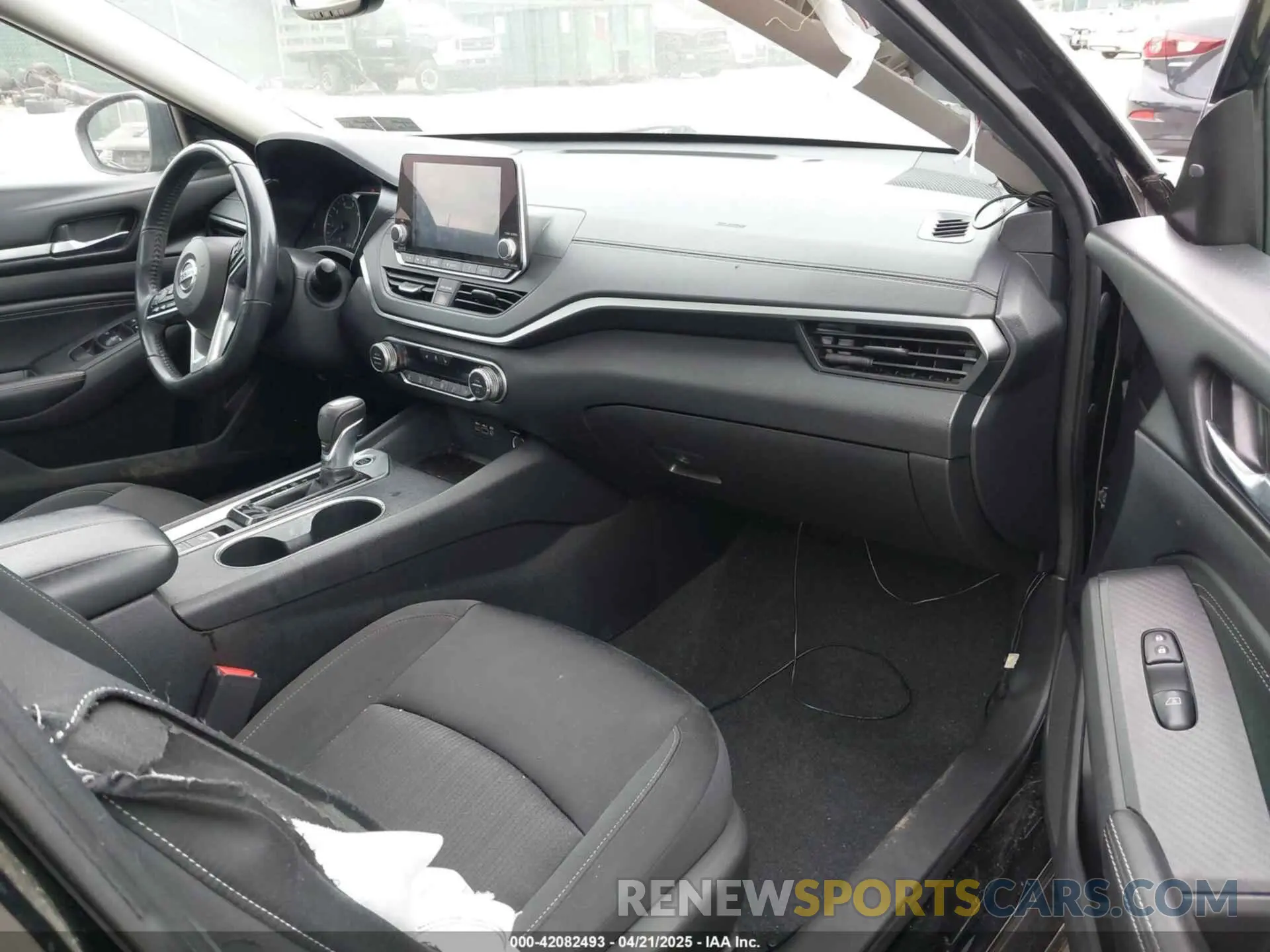 5 Photograph of a damaged car 1N4BL4DV6KC143538 NISSAN ALTIMA 2019