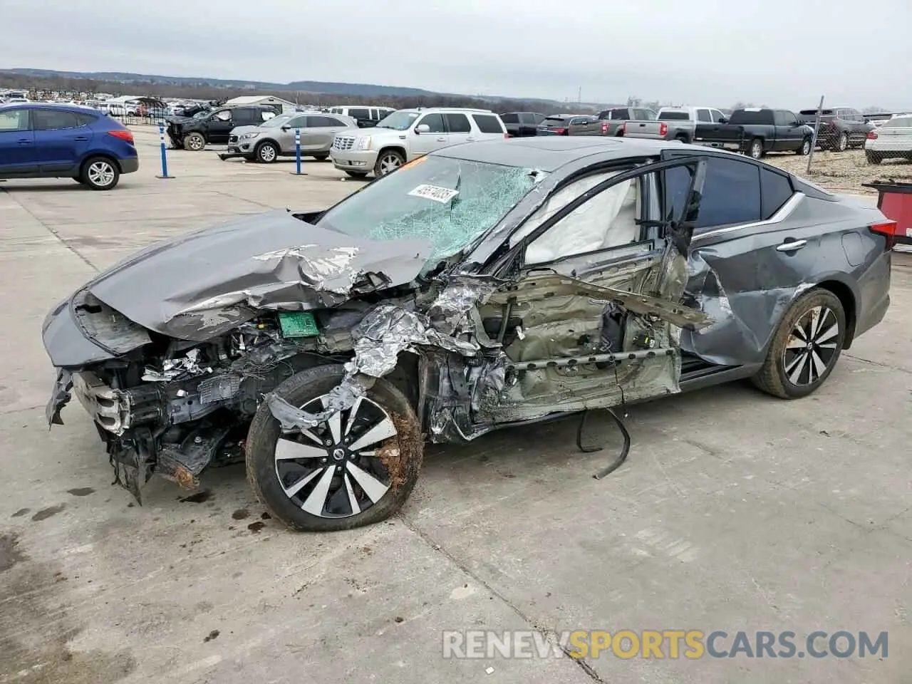 1 Photograph of a damaged car 1N4BL4DV6KC145015 NISSAN ALTIMA 2019