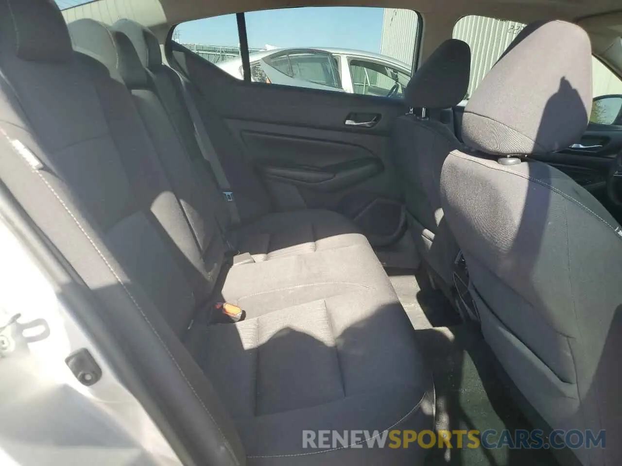 10 Photograph of a damaged car 1N4BL4DV7KC130863 NISSAN ALTIMA 2019
