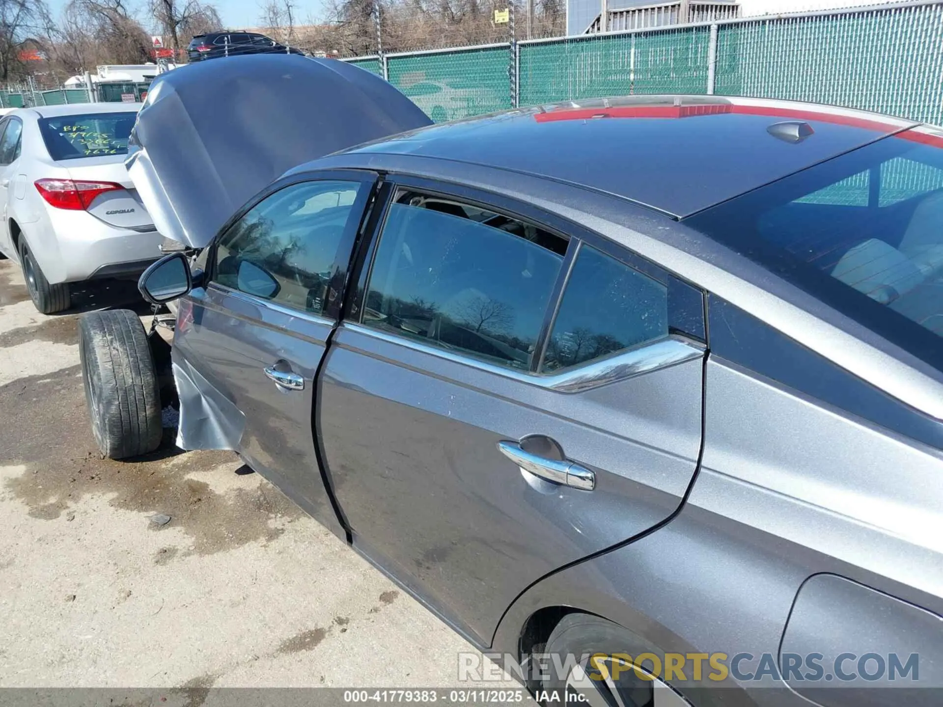 18 Photograph of a damaged car 1N4BL4DV7KC140549 NISSAN ALTIMA 2019