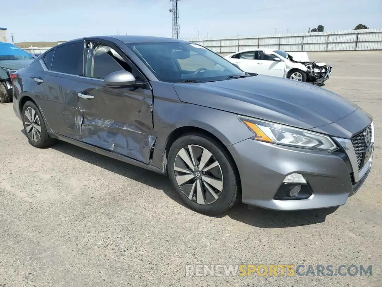 4 Photograph of a damaged car 1N4BL4DV7KC168108 NISSAN ALTIMA 2019
