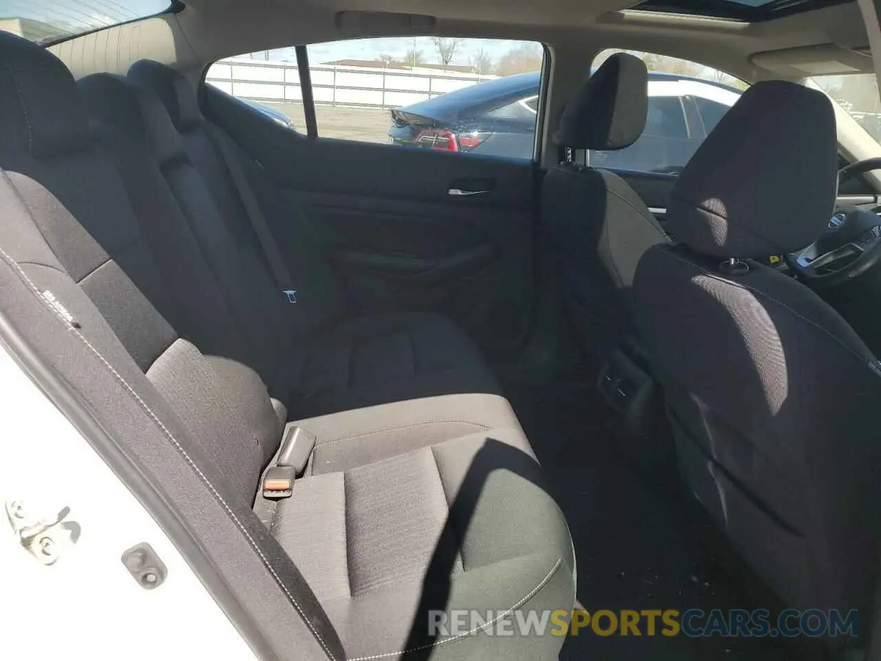 10 Photograph of a damaged car 1N4BL4DV8KC120519 NISSAN ALTIMA 2019