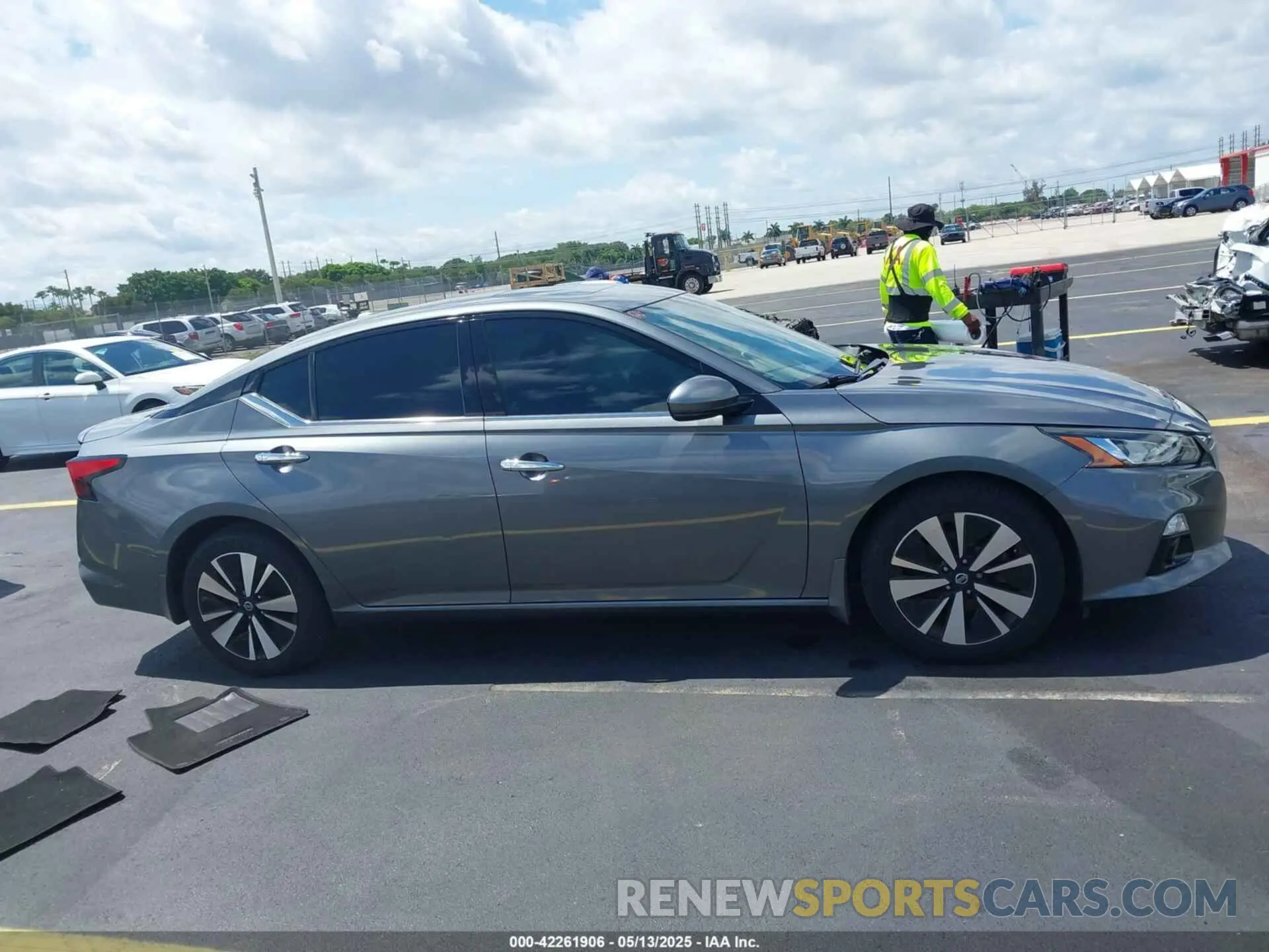13 Photograph of a damaged car 1N4BL4DV8KC123713 NISSAN ALTIMA 2019
